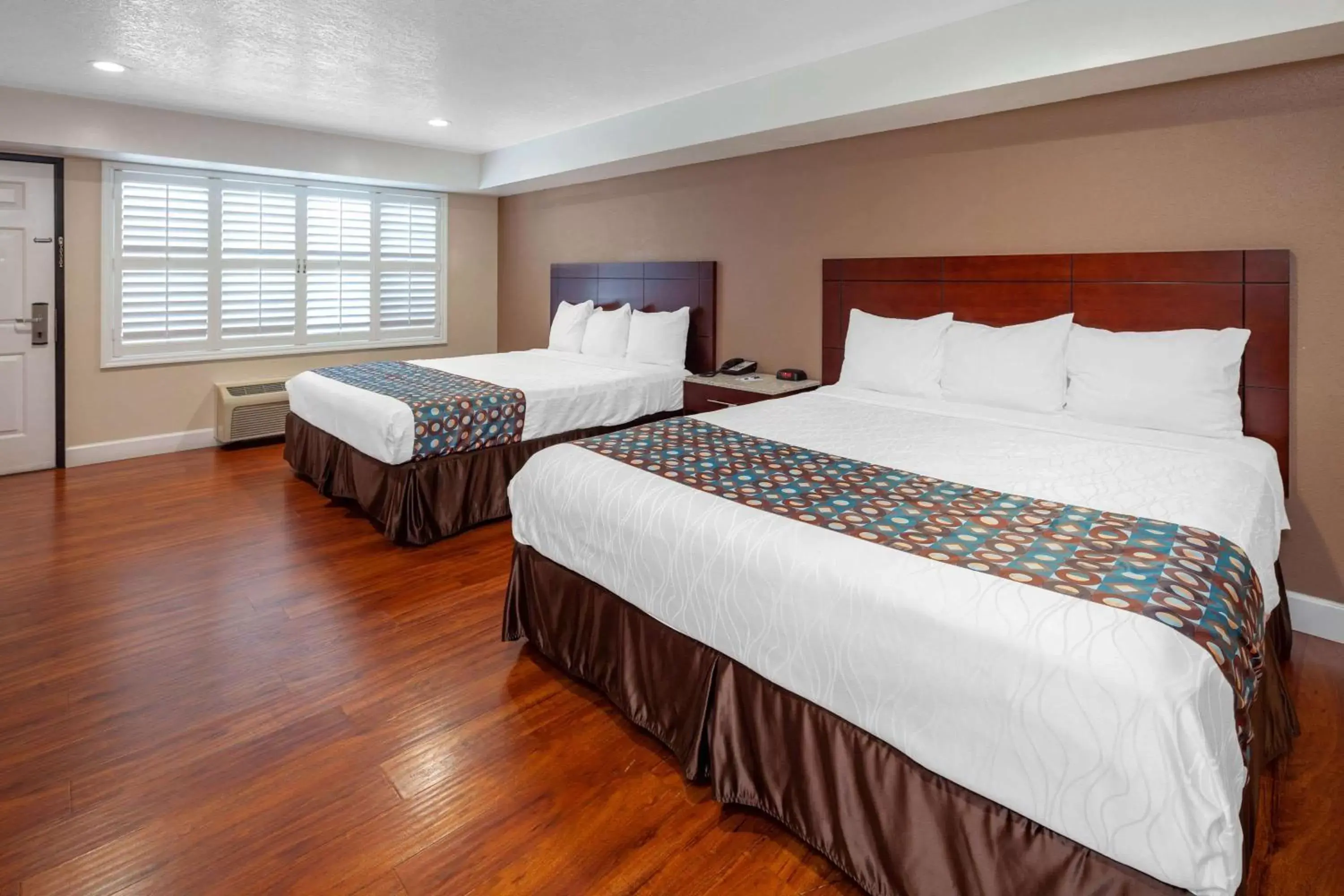 Photo of the whole room, Bed in Travelodge by Wyndham Harbor City