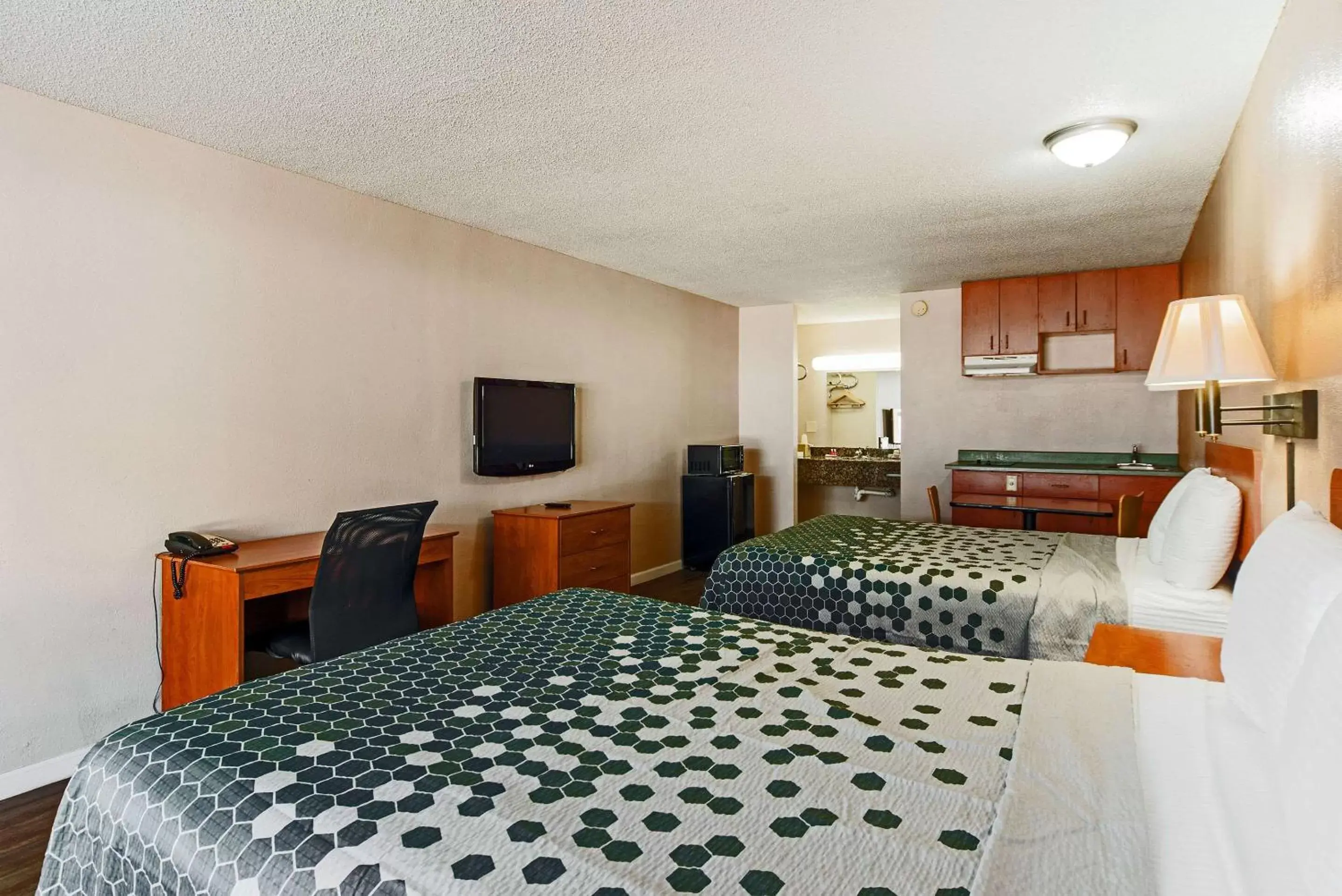 Bedroom, Bed in Econo Lodge Inn & Suites Near Bricktown