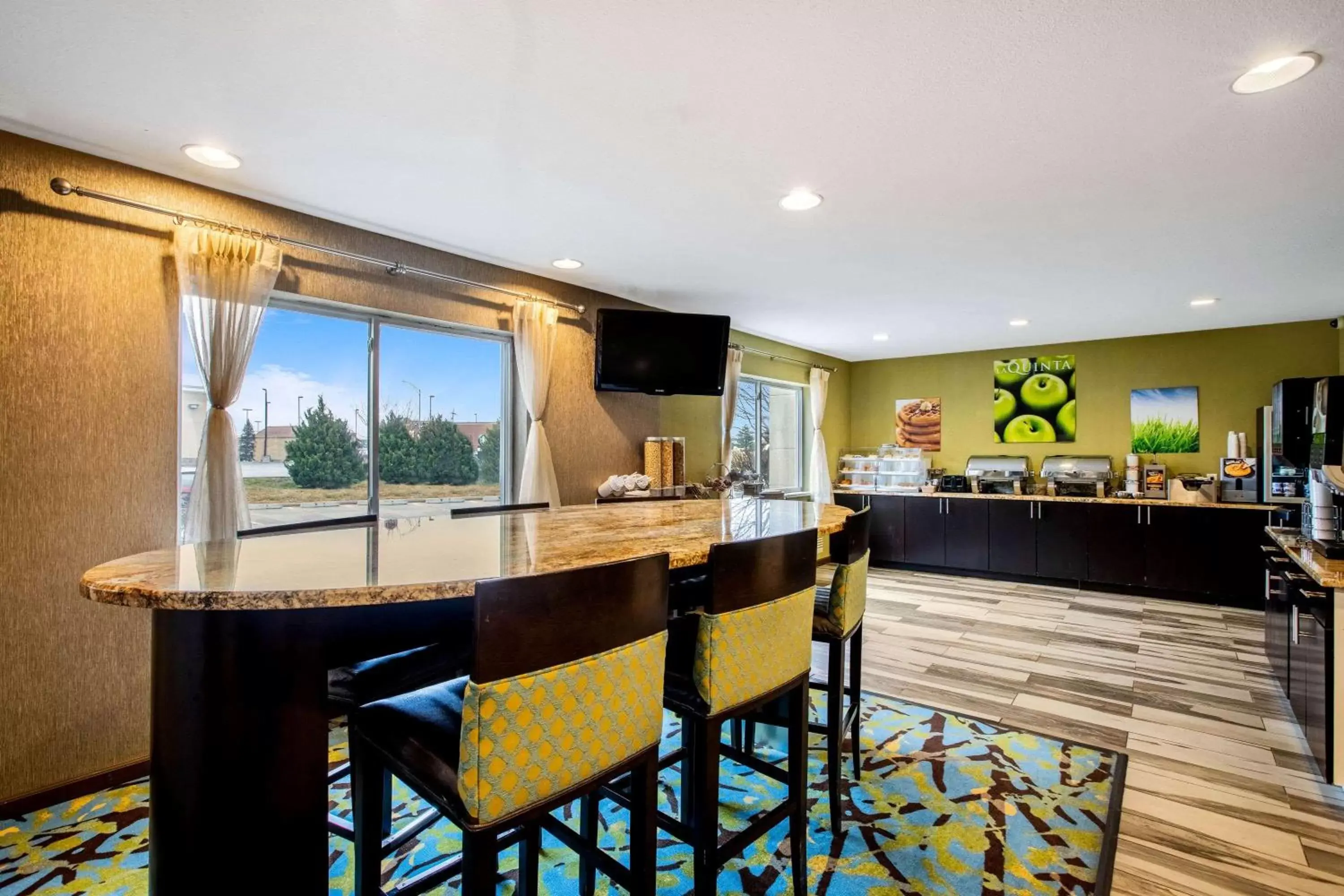 Restaurant/places to eat in La Quinta Inn & Suites by Wyndham Emporia