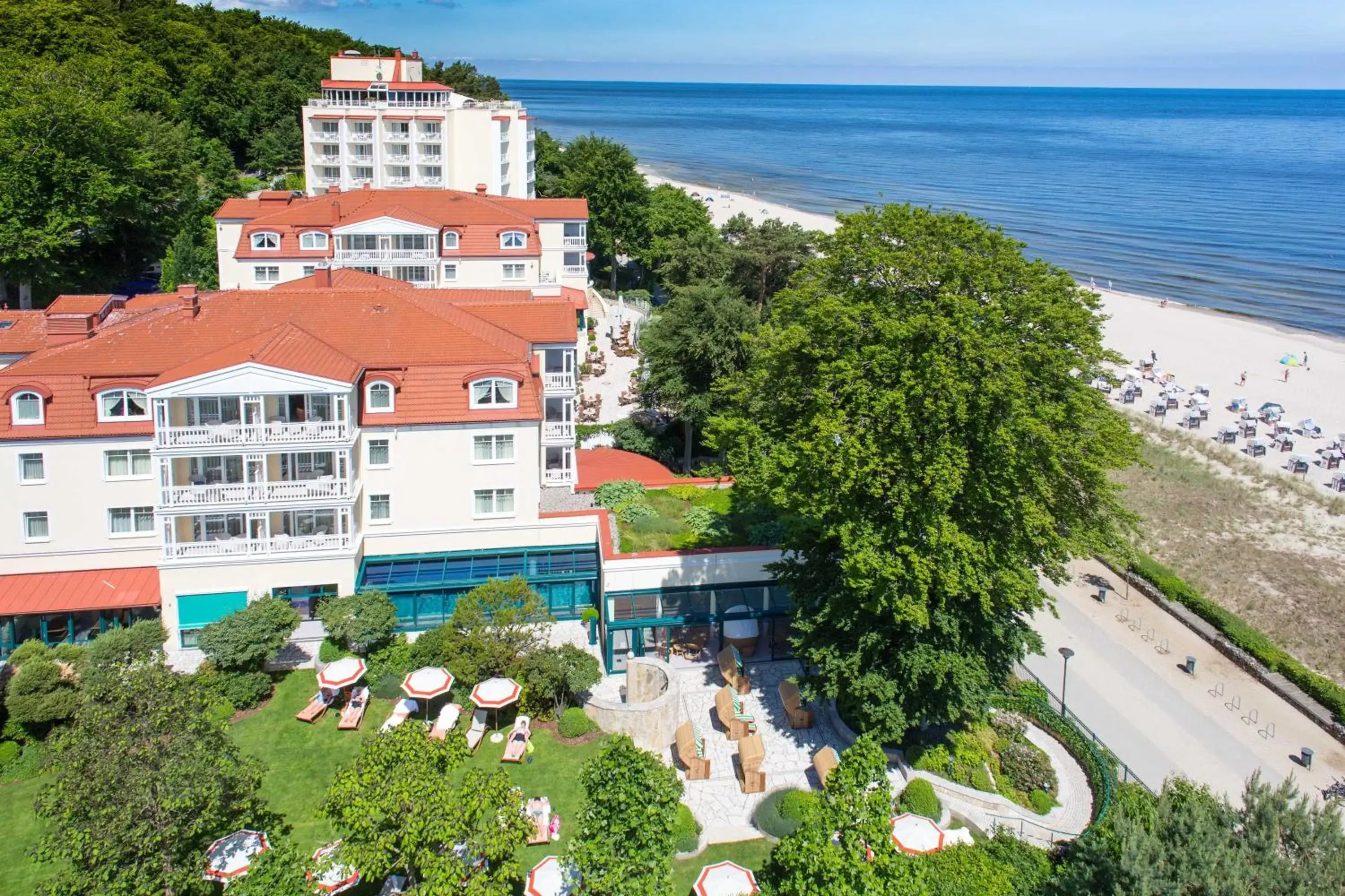 Facade/entrance, Bird's-eye View in Travel Charme Strandhotel Bansin