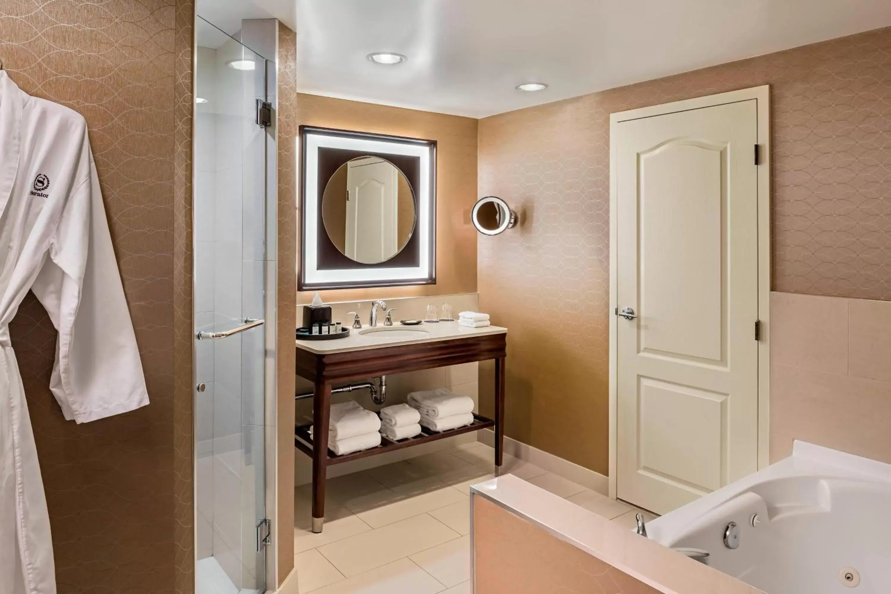 Bathroom in Sheraton Suites Calgary Eau Claire