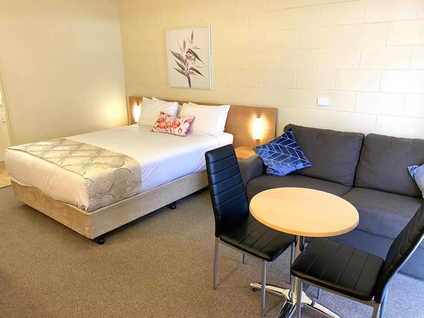 Bed in Apollo Motel Parkes