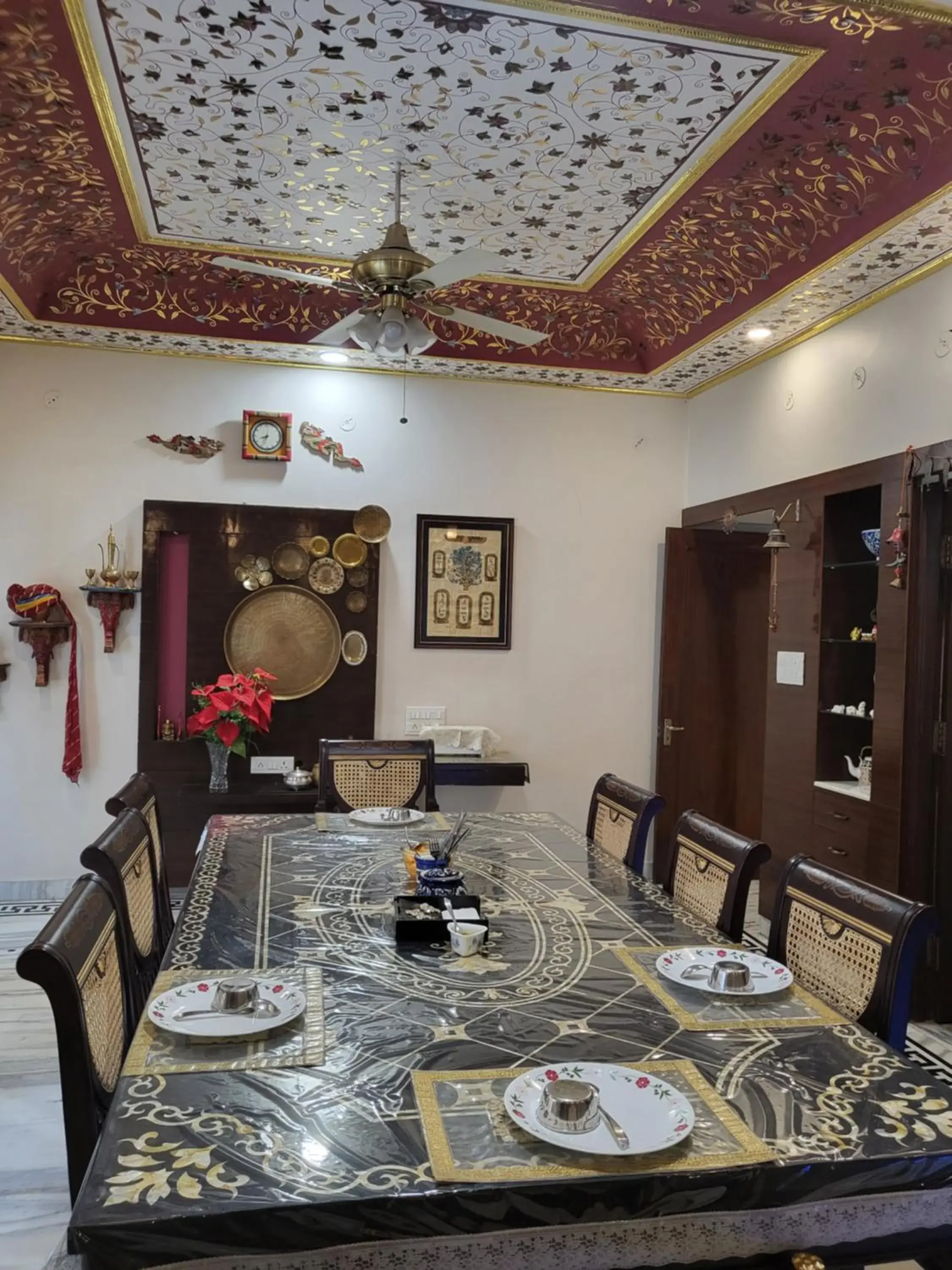 Restaurant/Places to Eat in All Seasons Homestay