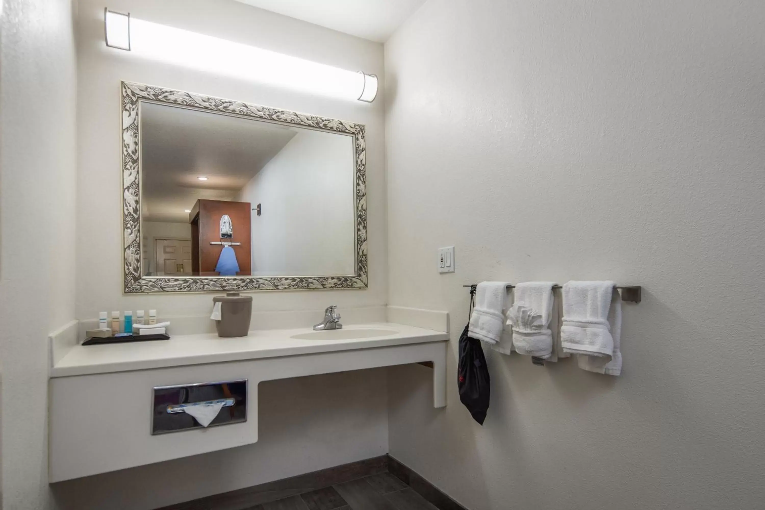 Bathroom in Atherton Park Inn and Suites