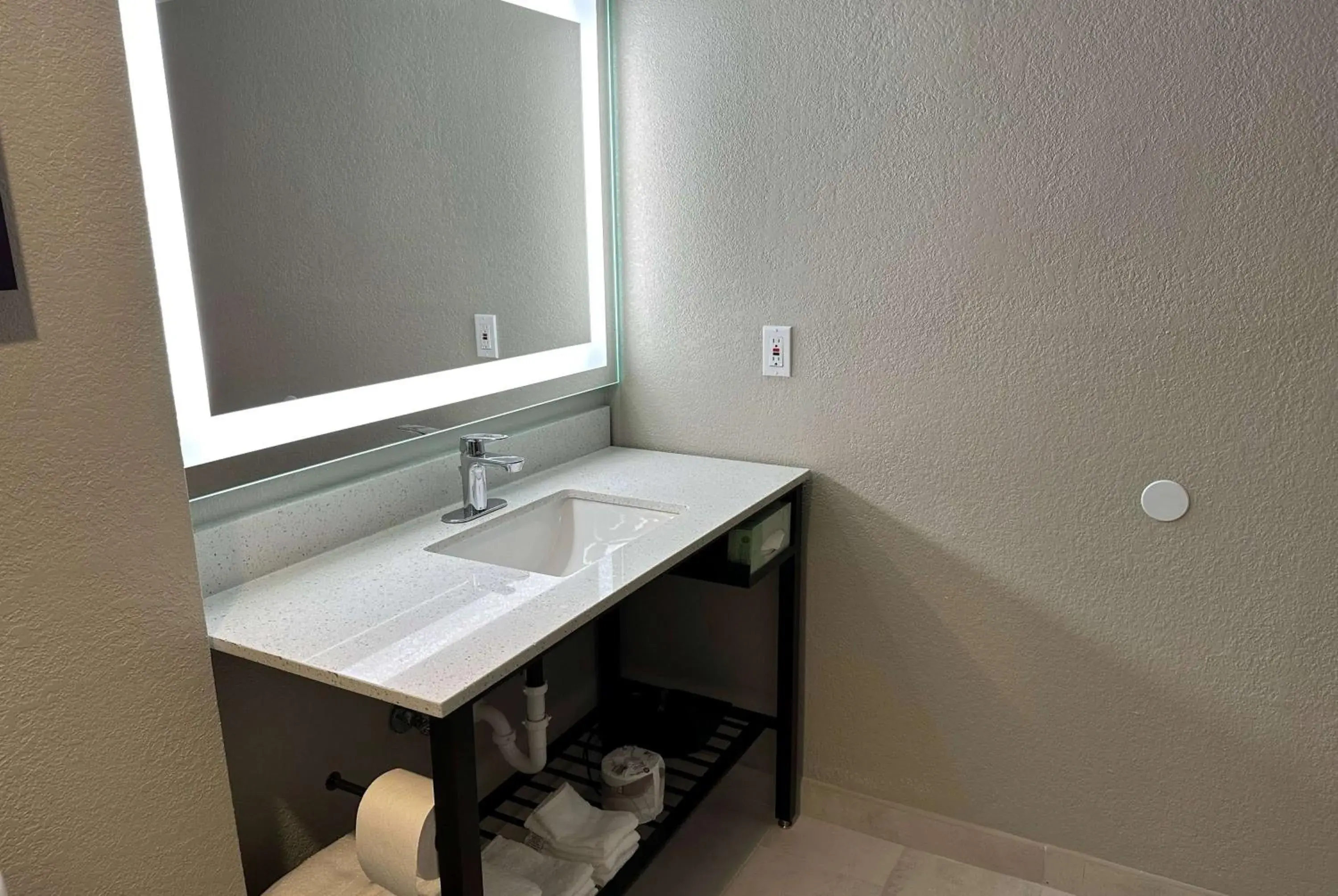 TV and multimedia, Bathroom in La Quinta Inn by Wyndham Huntsville Research Park