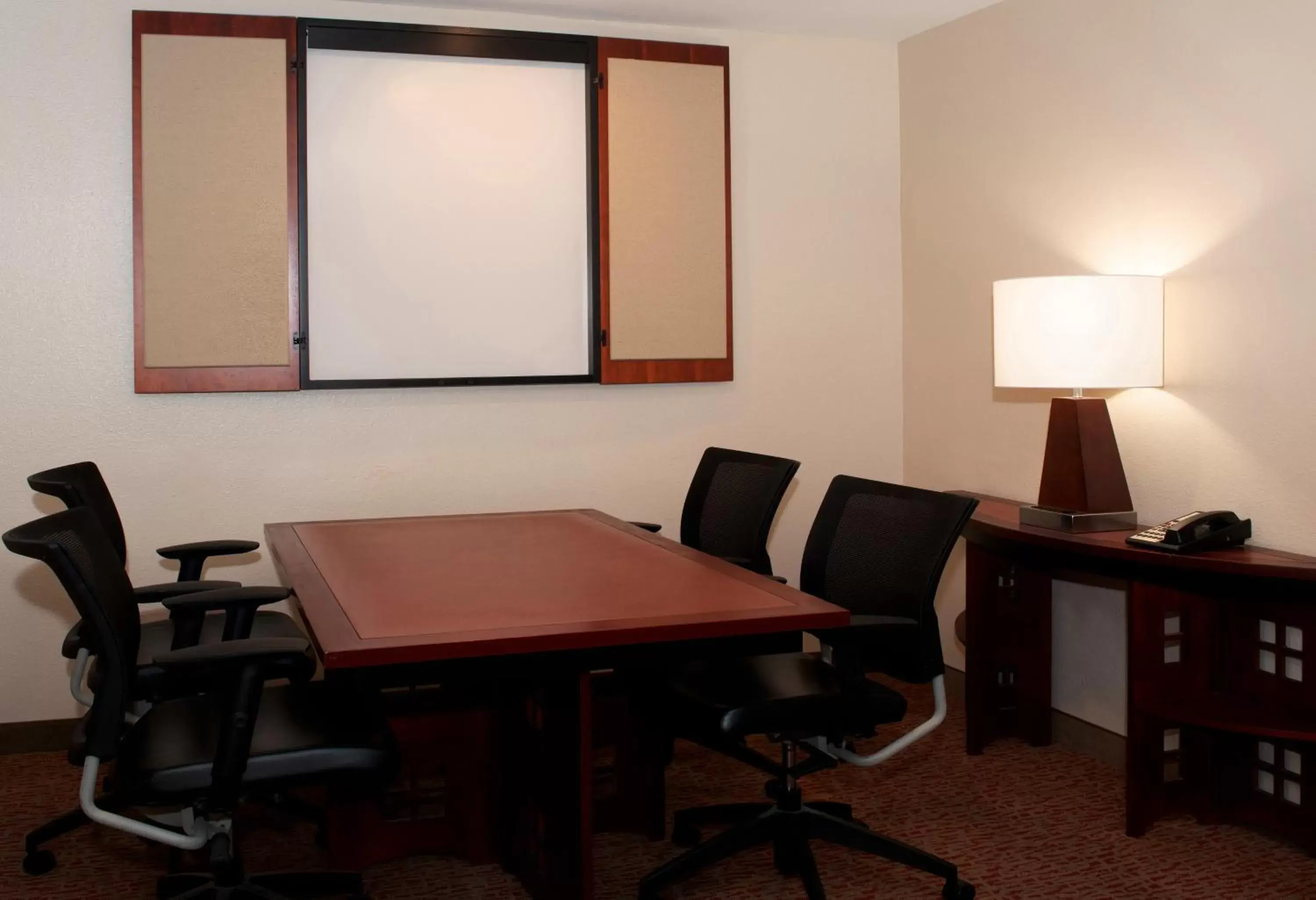 Business facilities in Larkspur Landing South San Francisco-An All-Suite Hotel