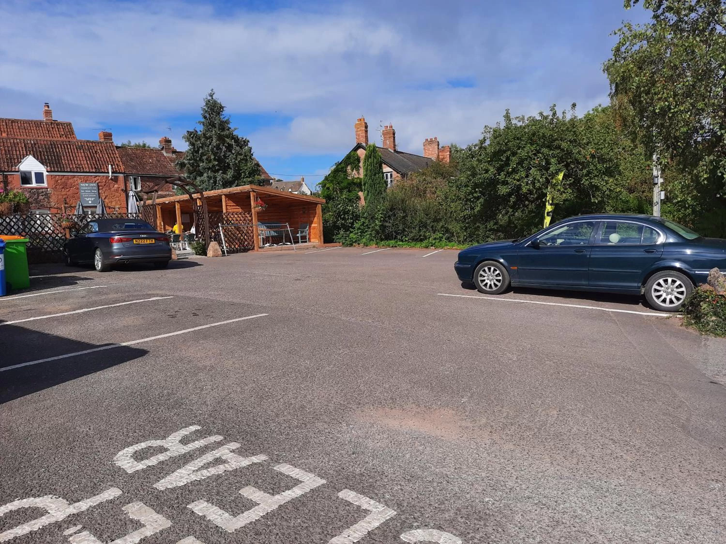 Parking in The New Inn Halse