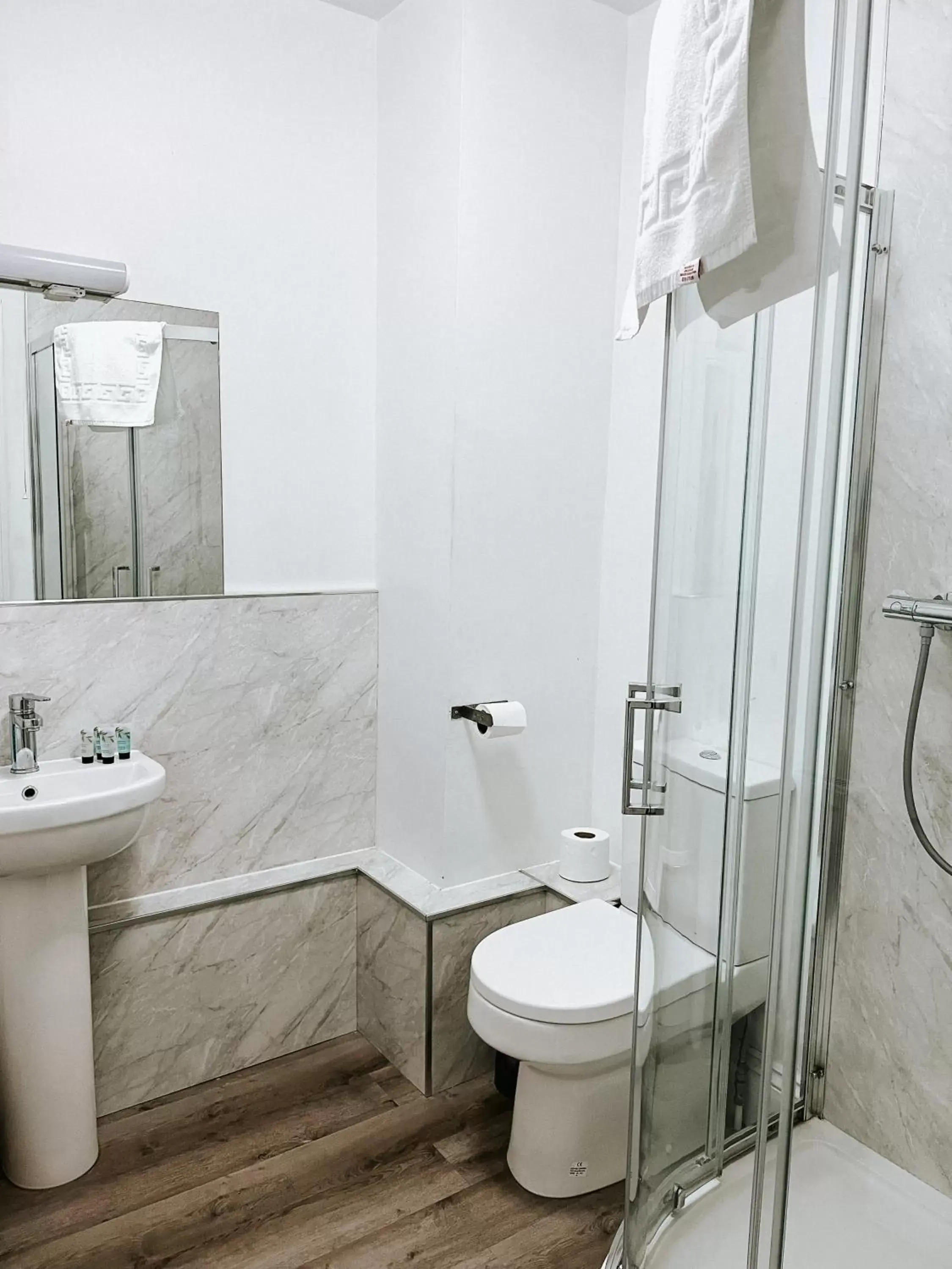 Twin Room with Private External Bathroom in The Red Lion Inn Twin Room with Private External Bathroom in The Red Lion Inn