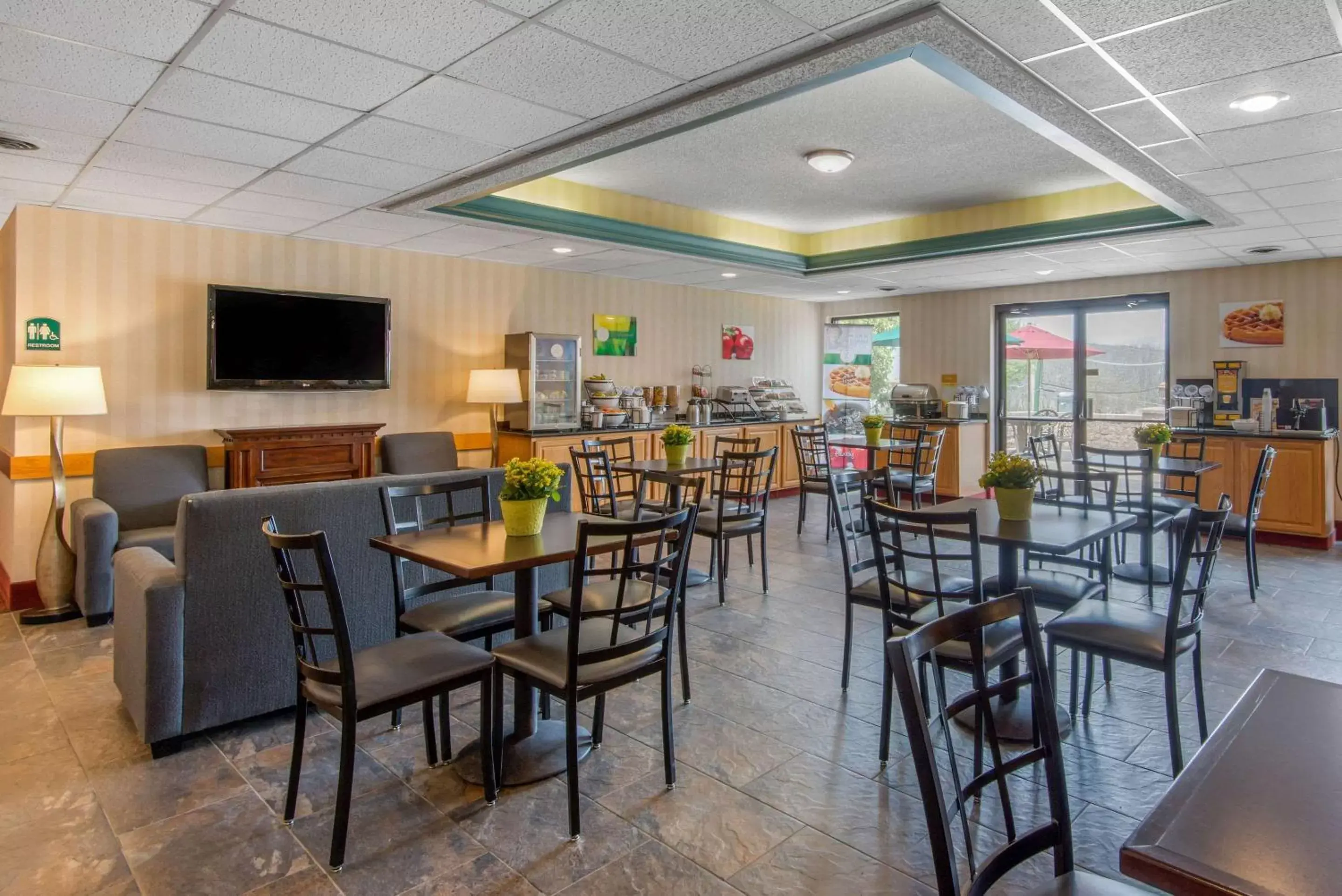 Restaurant/Places to Eat in Quality Inn & Suites Mansfield