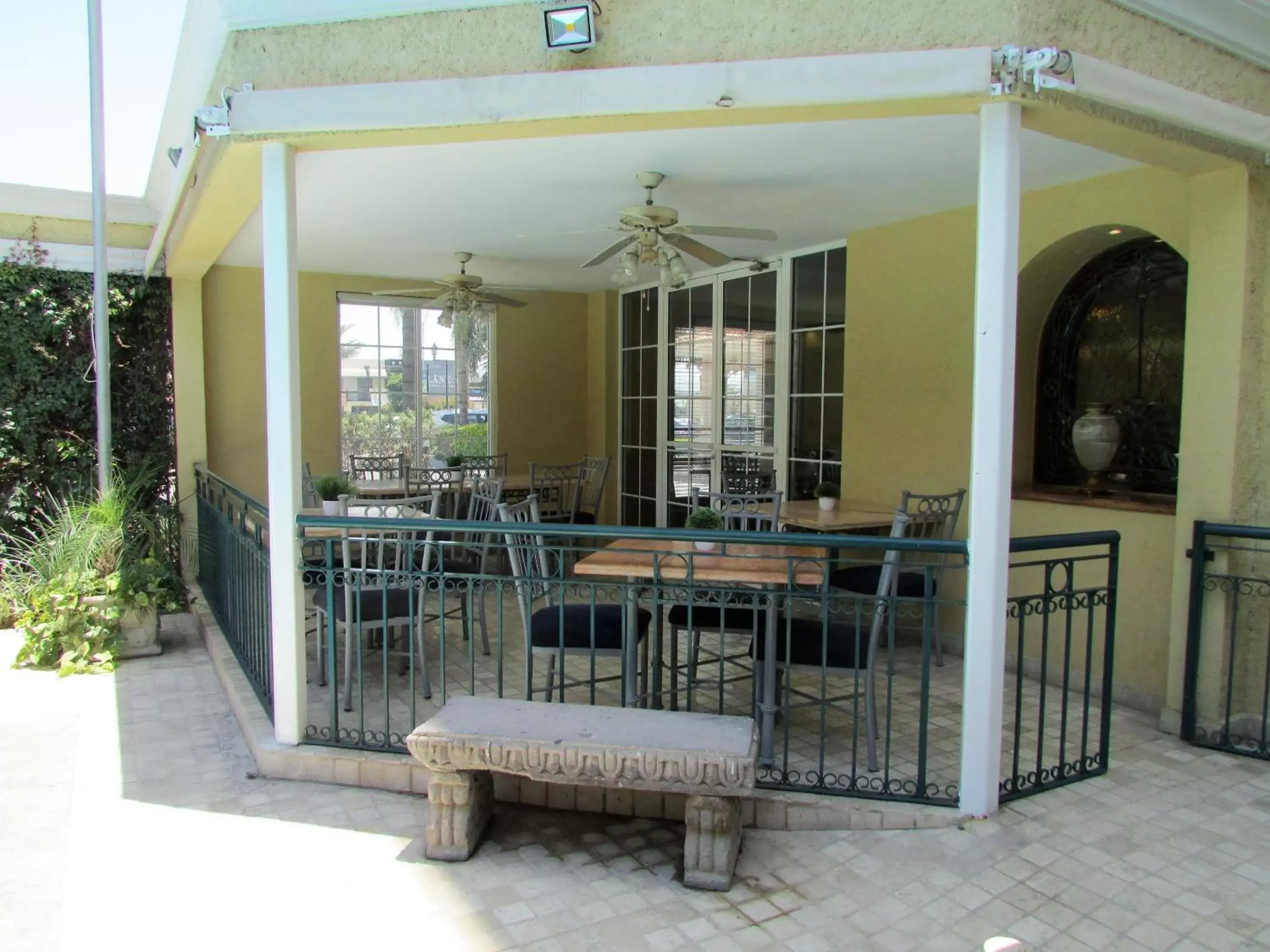 Balcony/Terrace in Best Western Hotel Posada Del Rio Express