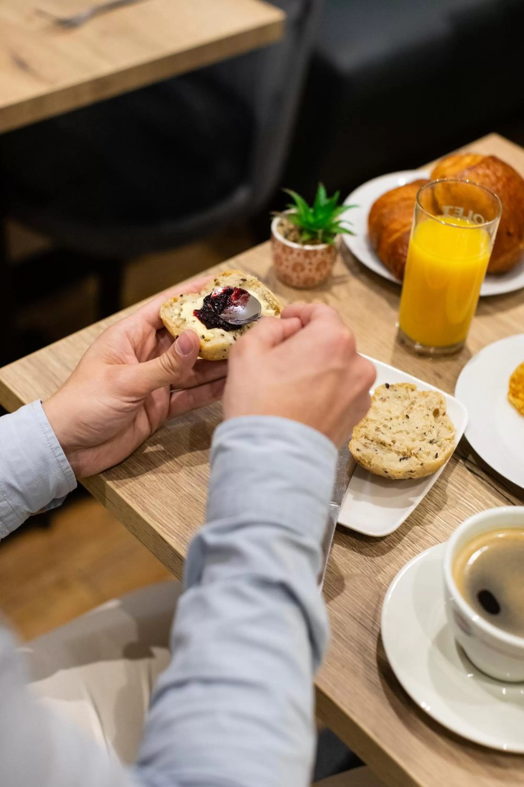 Breakfast in Hôtel Le Florin