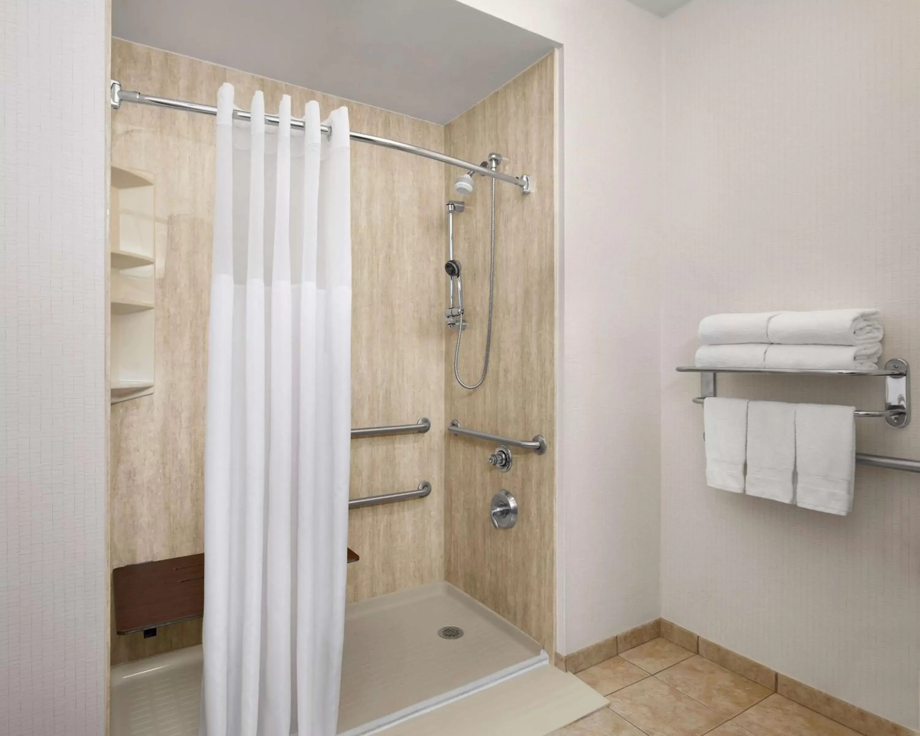 Bathroom in Hampton Inn & Suites Tulsa South Bixby
