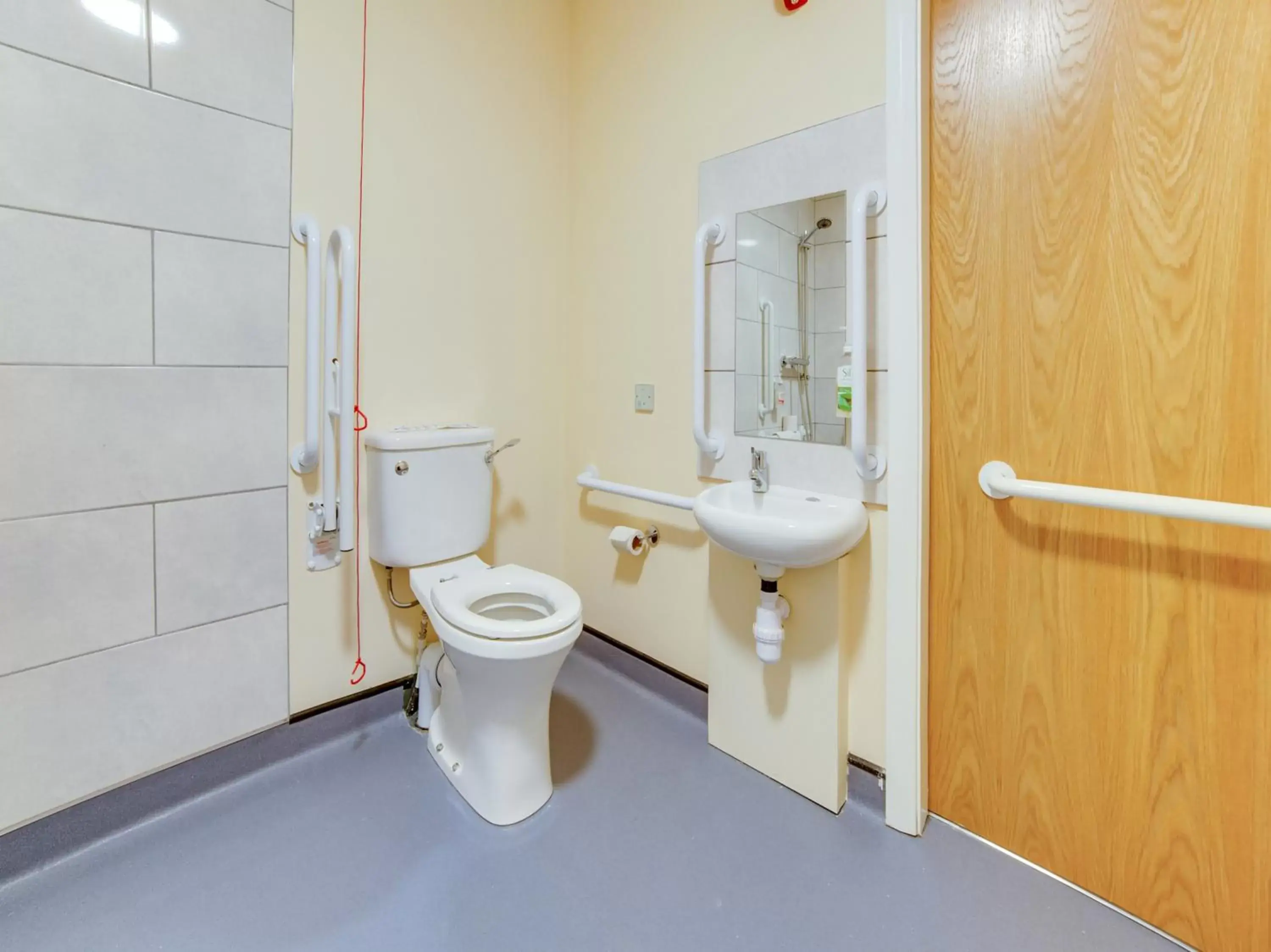 Bathroom in Standing Stones Lodge