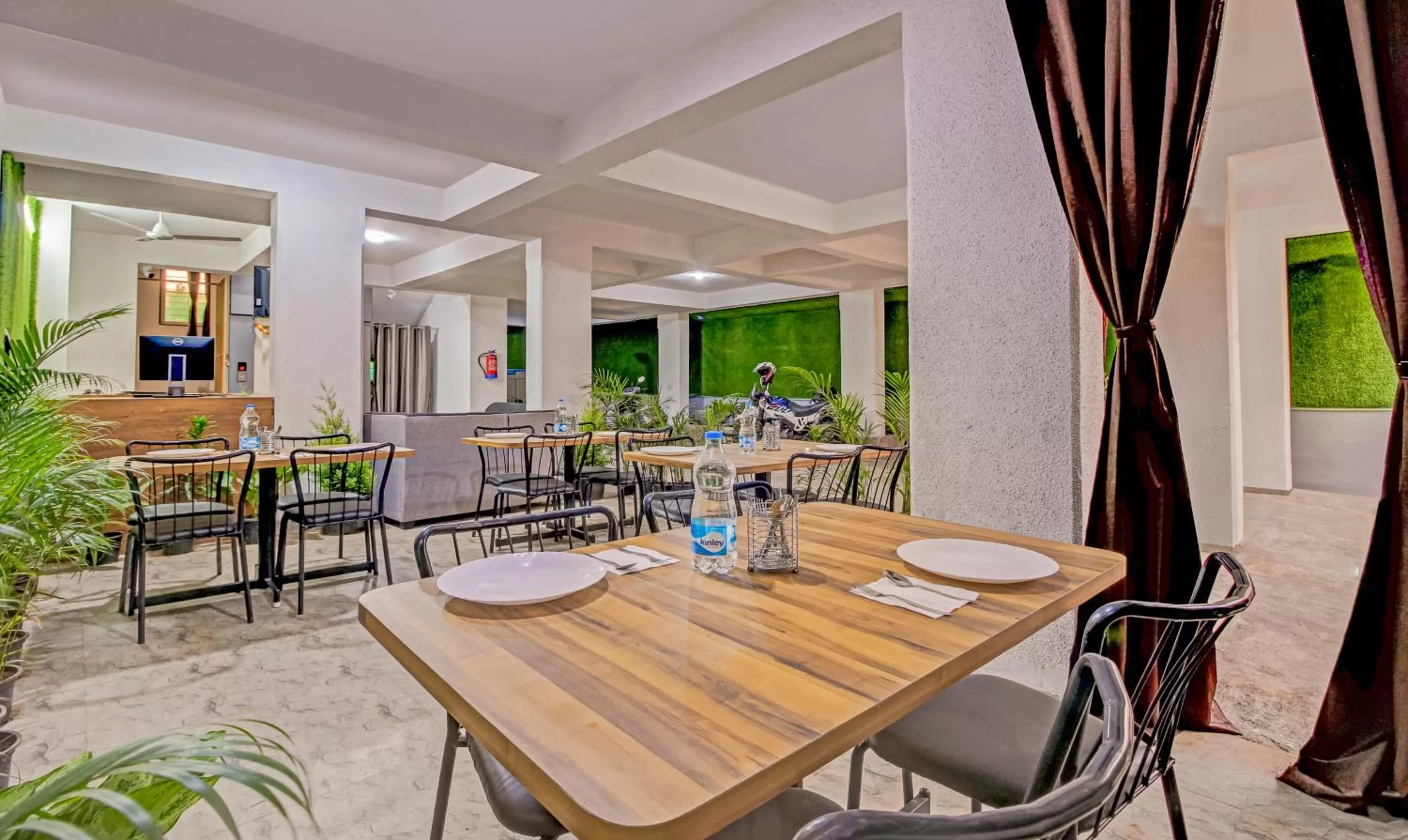 Dining area, Restaurant/Places to Eat in Treebo Trend White House