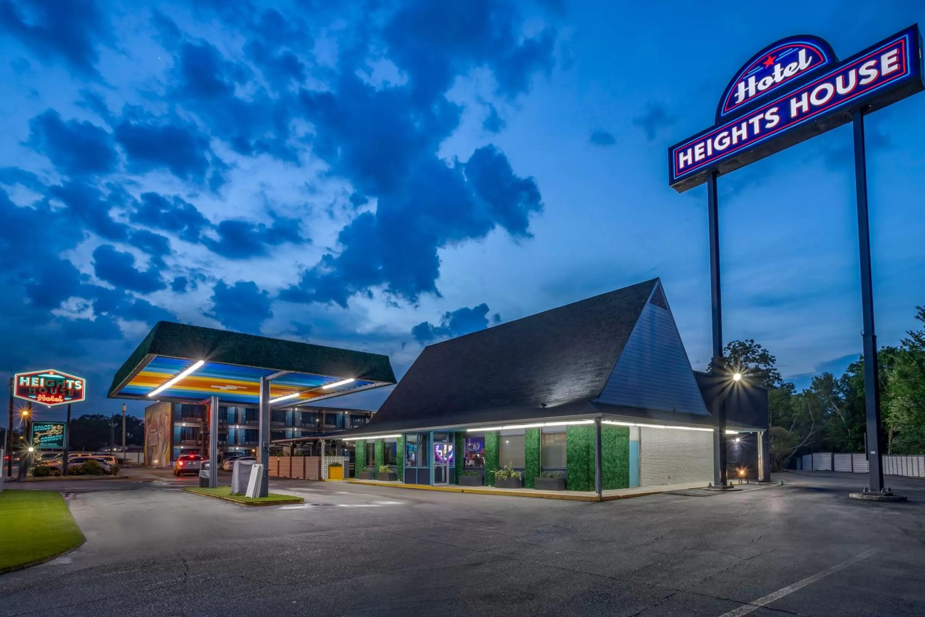 Property building in Heights House Hotel - Houston Heights Downtown, an Ascend Collection Hotel