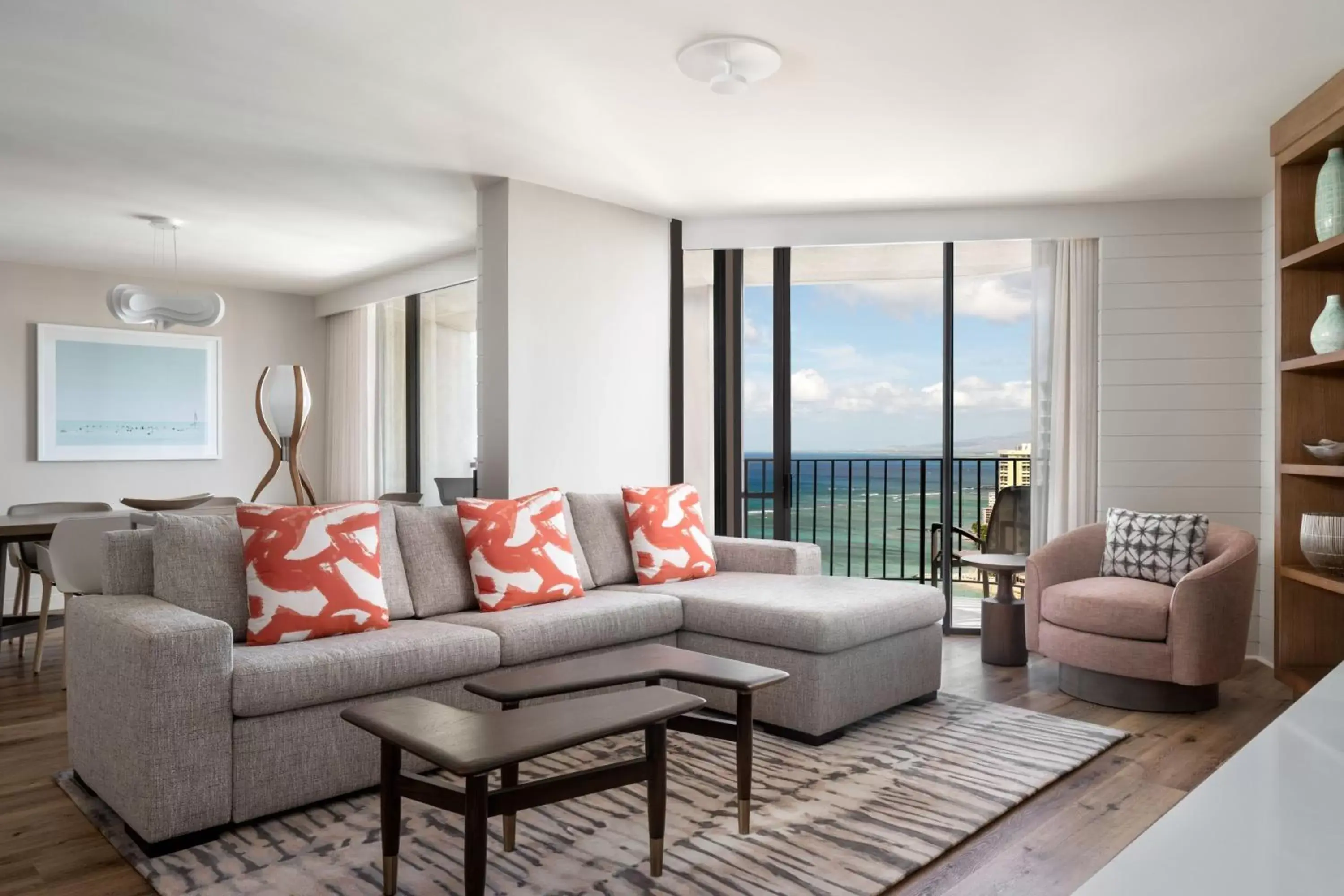 Photo of the whole room, Seating Area in Waikiki Beach Marriott Resort & Spa