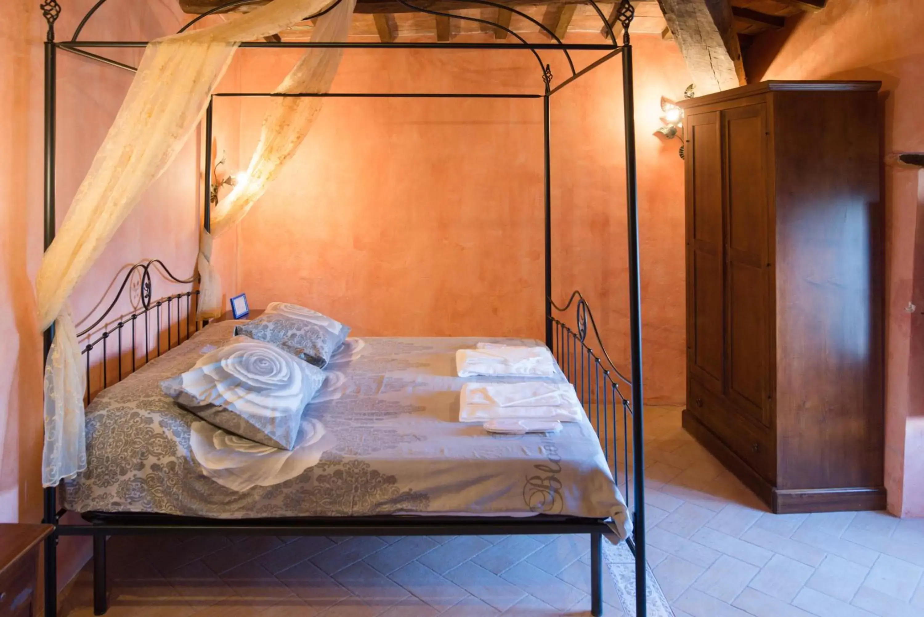 Bed in Castello Di Giomici