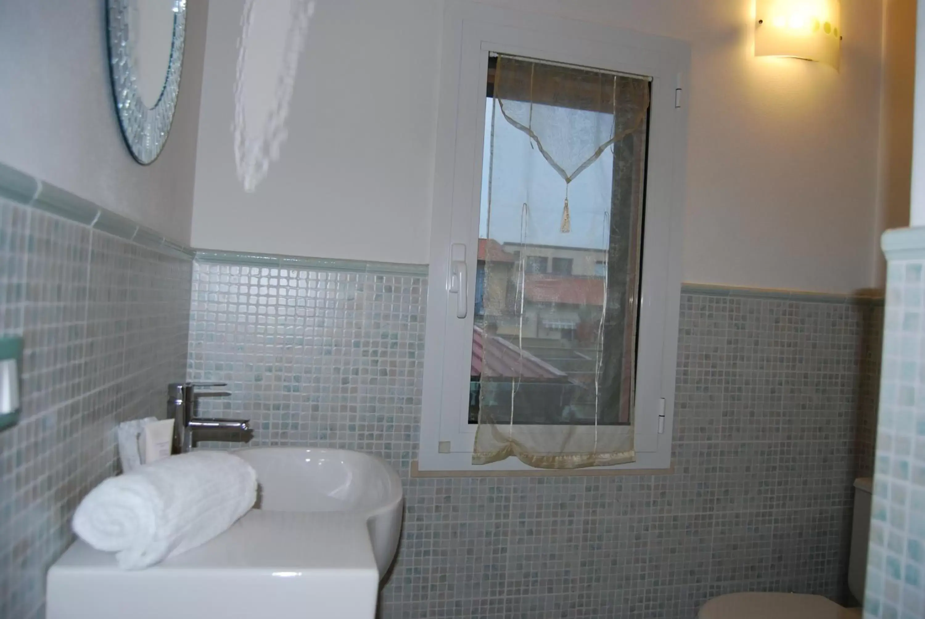 Bathroom in Burlamacco Gold