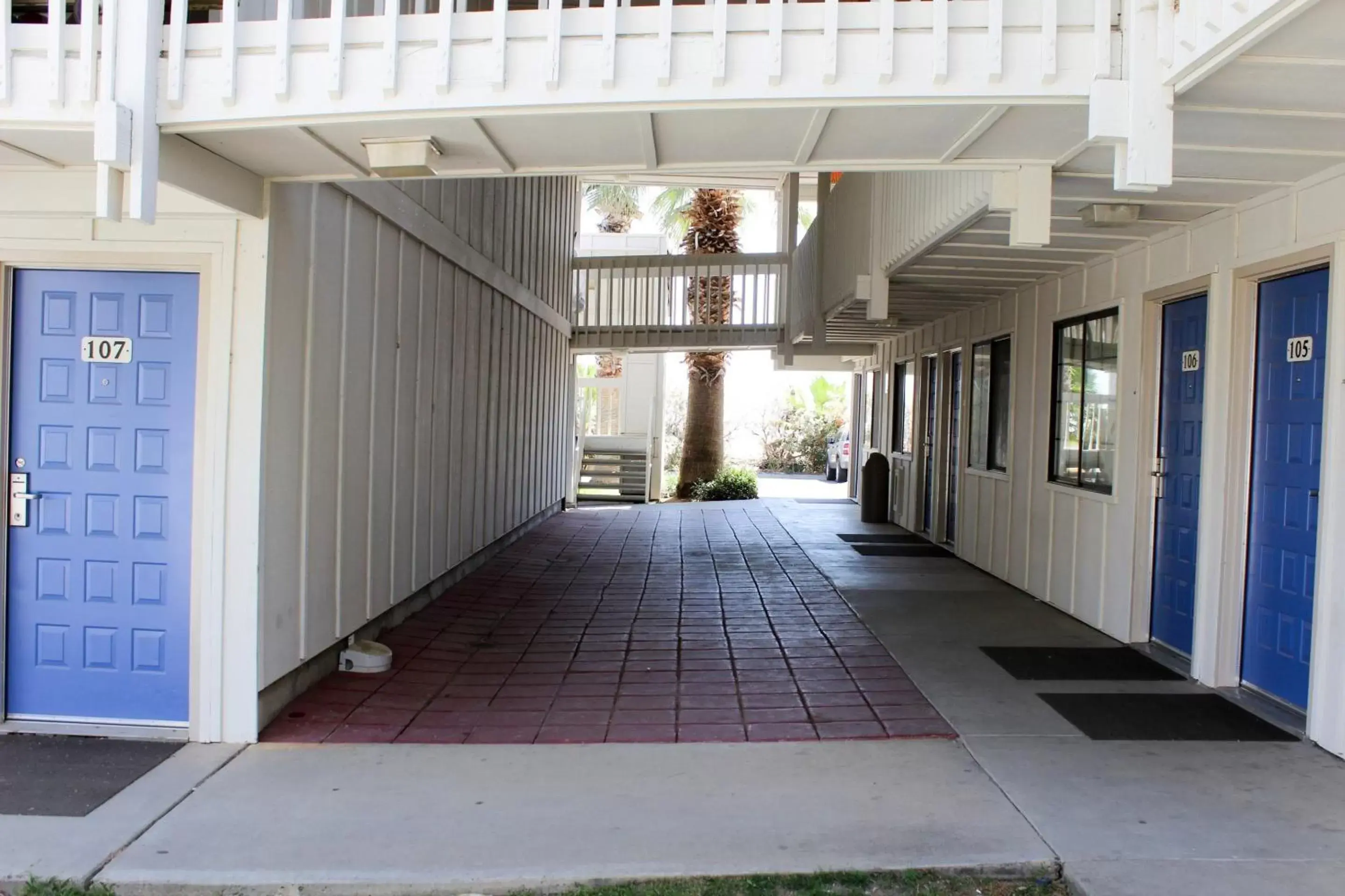 Property building in Motel 6-Coalinga, CA - East