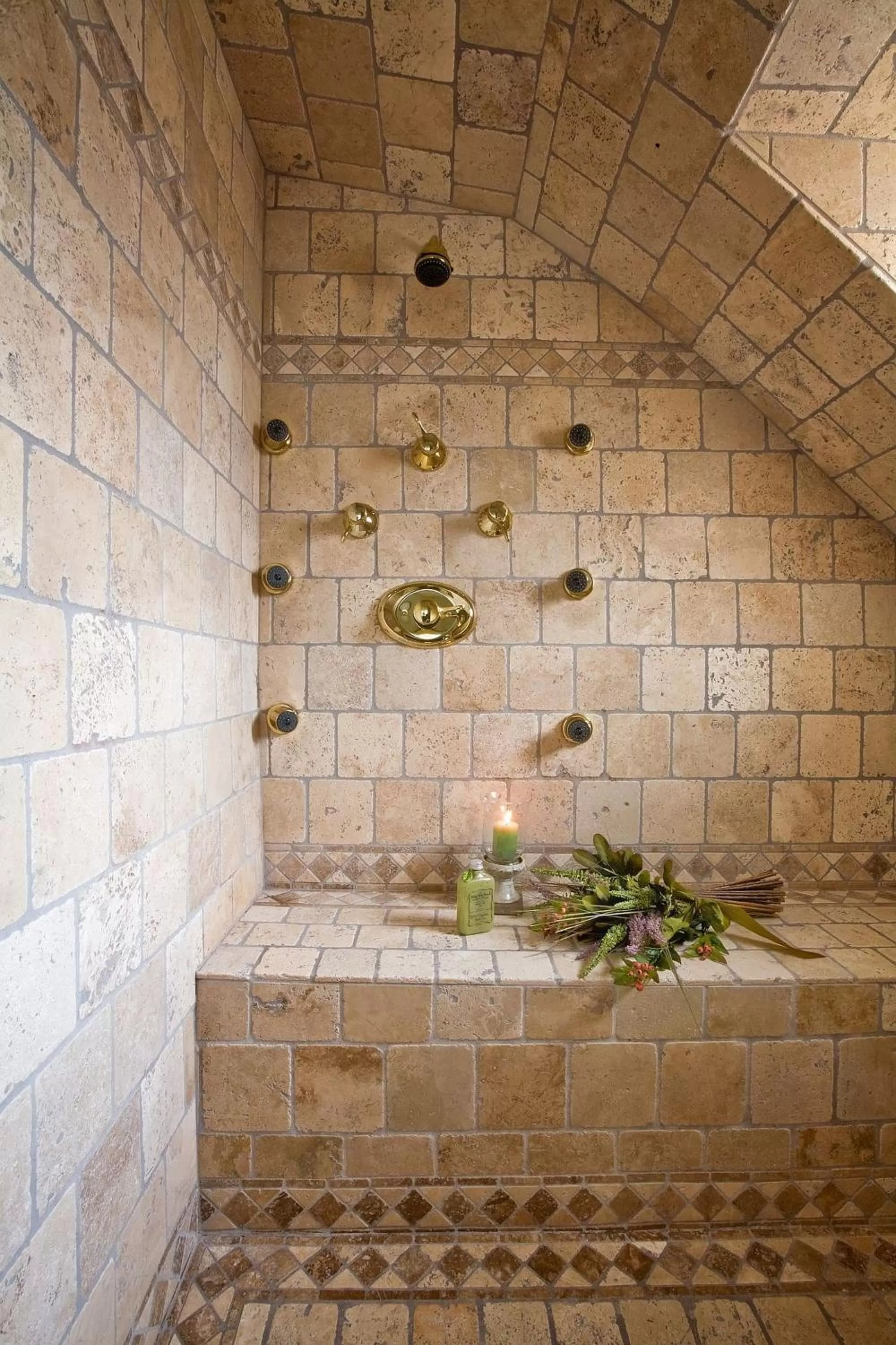 Shower in 1900 Inn on Montford