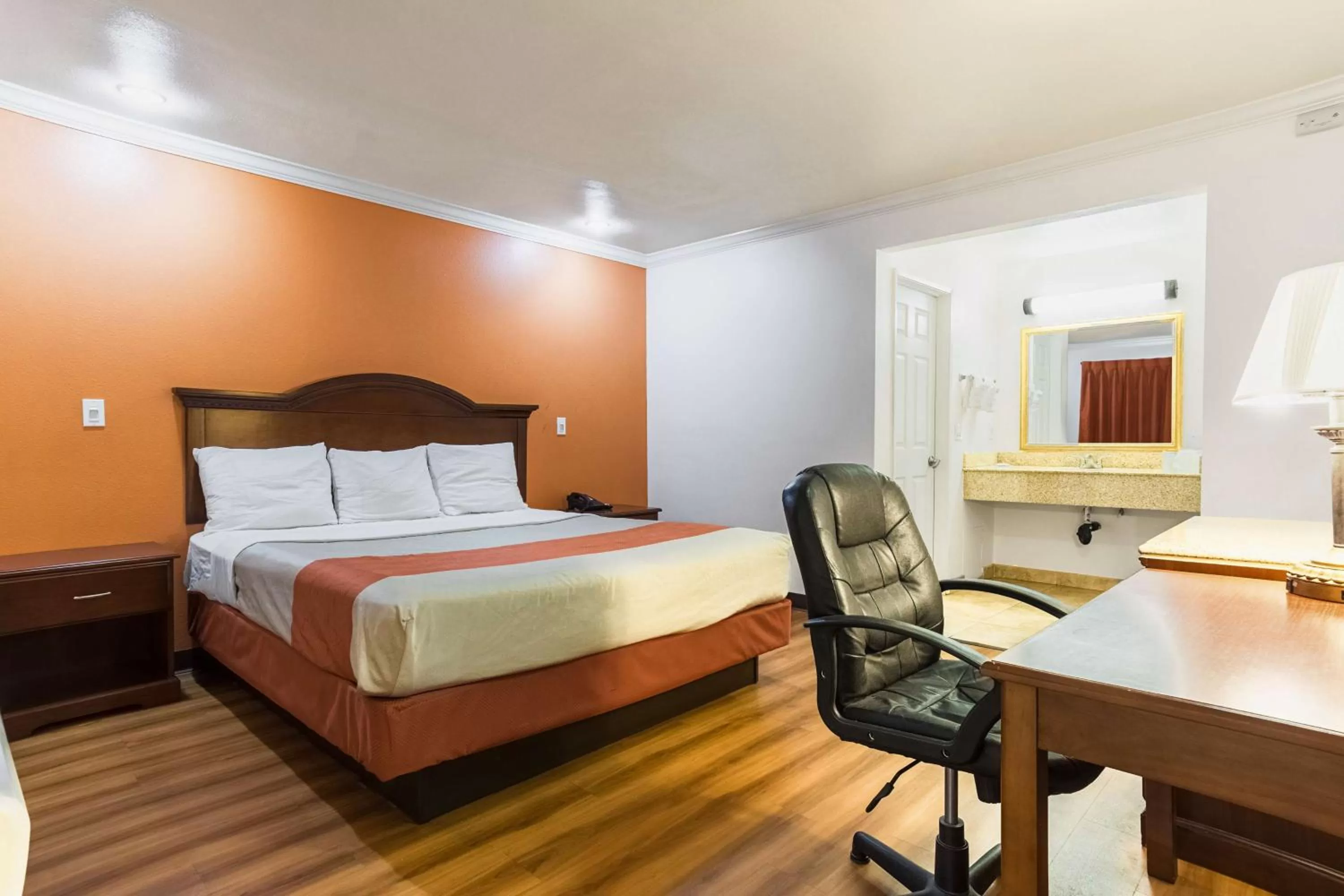 Queen Room - Smoking in Motel 6-Mojave, CA - Airport