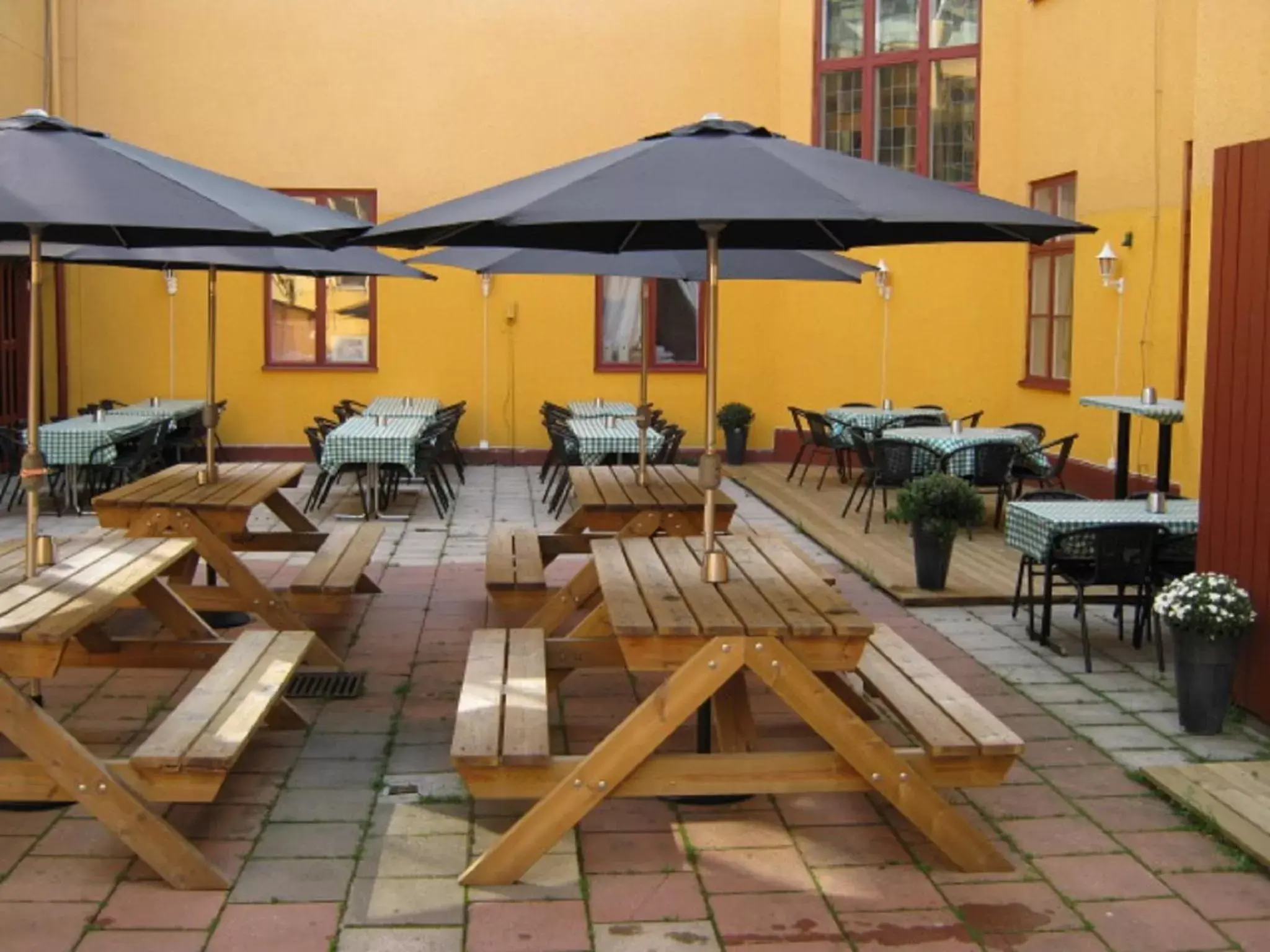 Balcony/Terrace, Restaurant/Places to Eat in First Hotel Statt