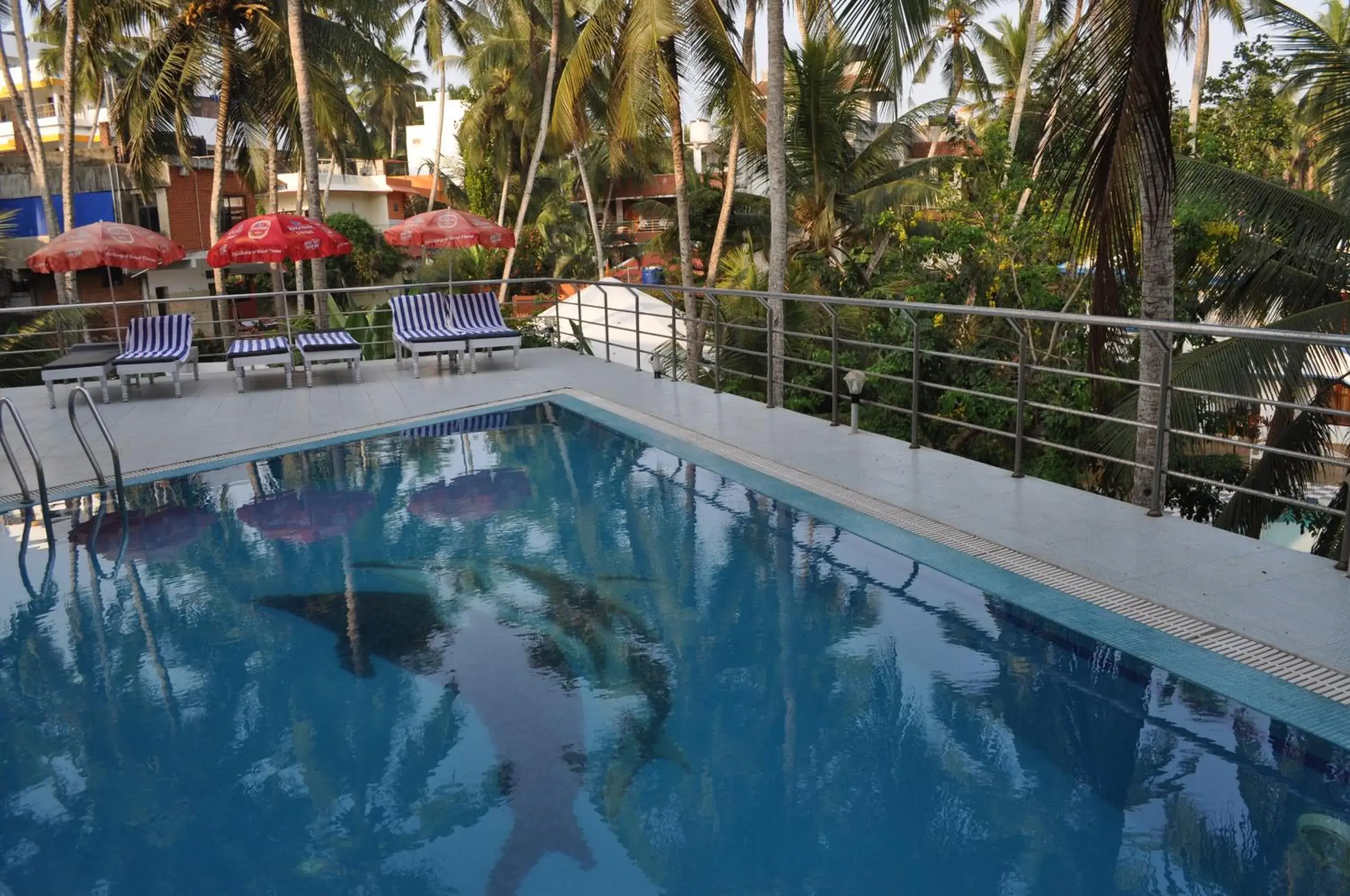 Swimming Pool in Hotel Marine Palace