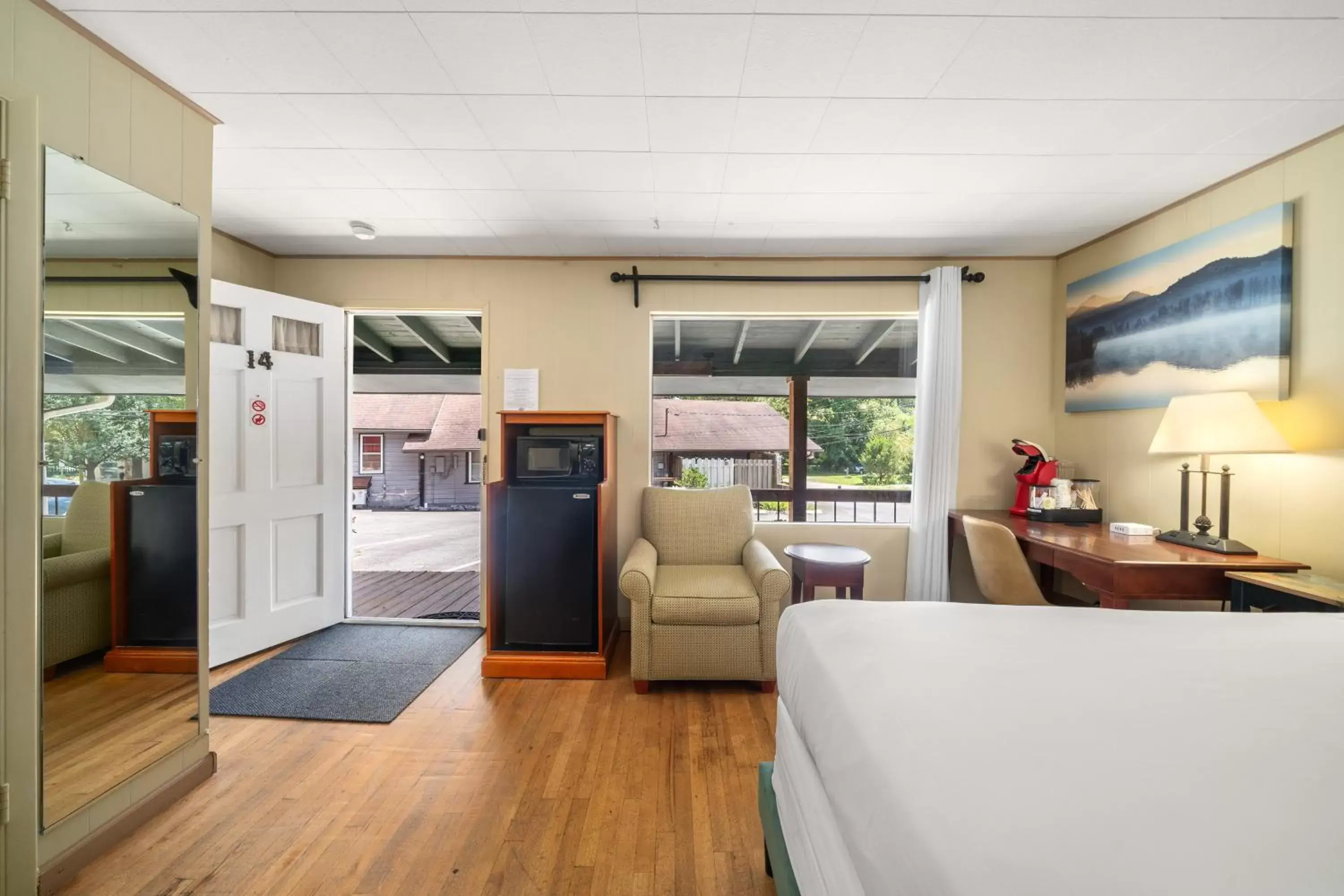 Bedroom in CedarWood Inn