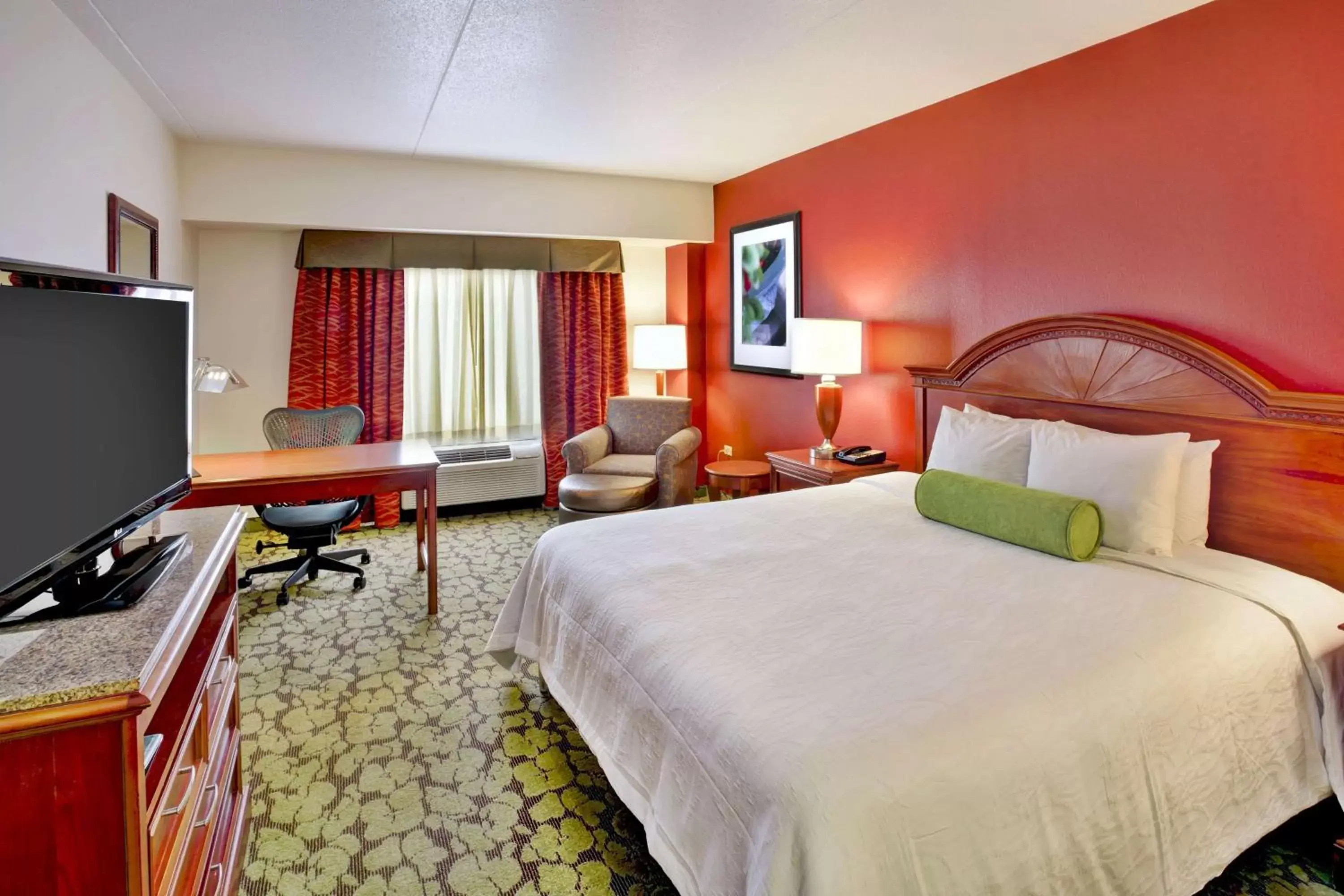 Bedroom in Hilton Garden Inn Chicago/Midway Airport