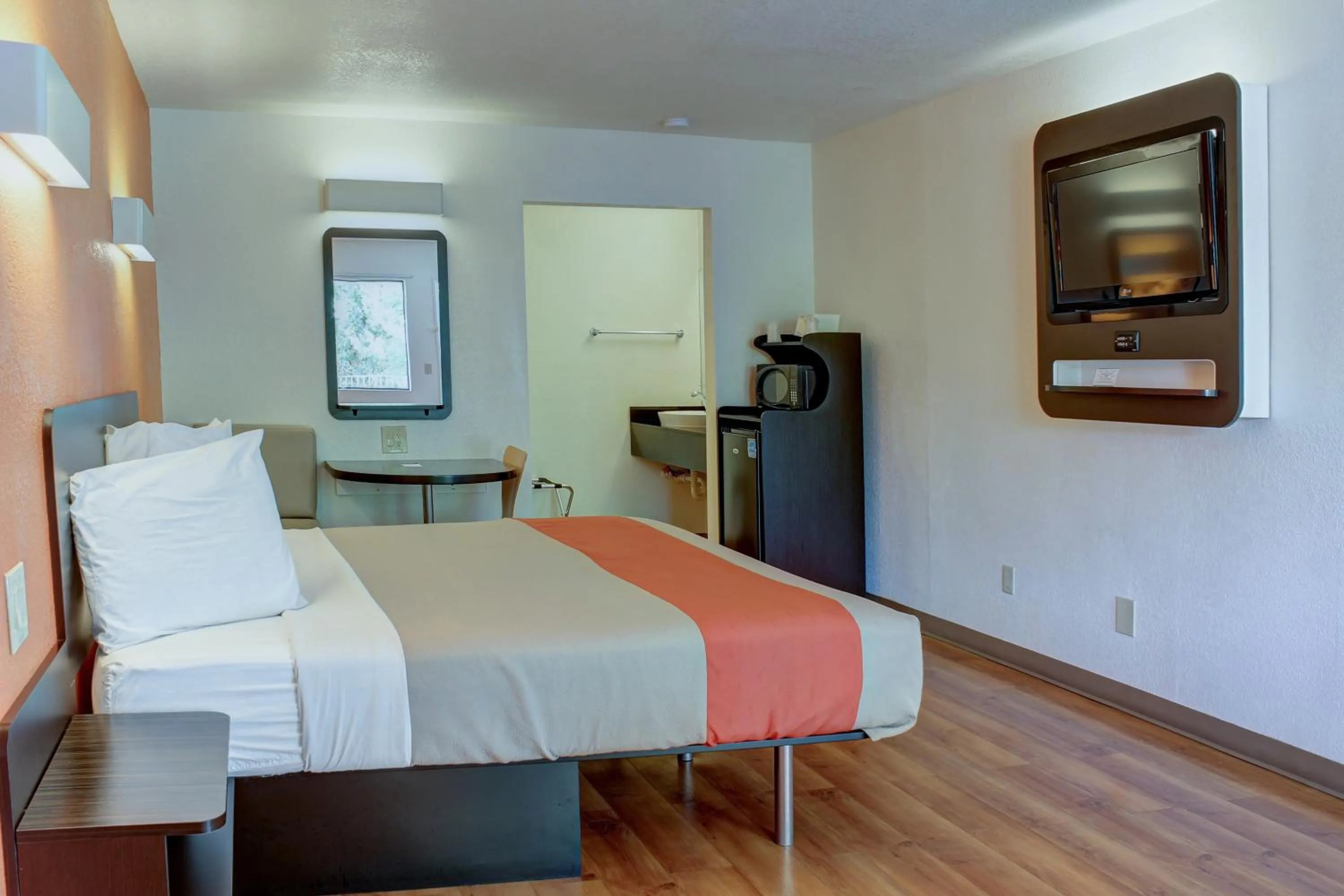 Bedroom, Bed in Motel 6-Bishop, CA