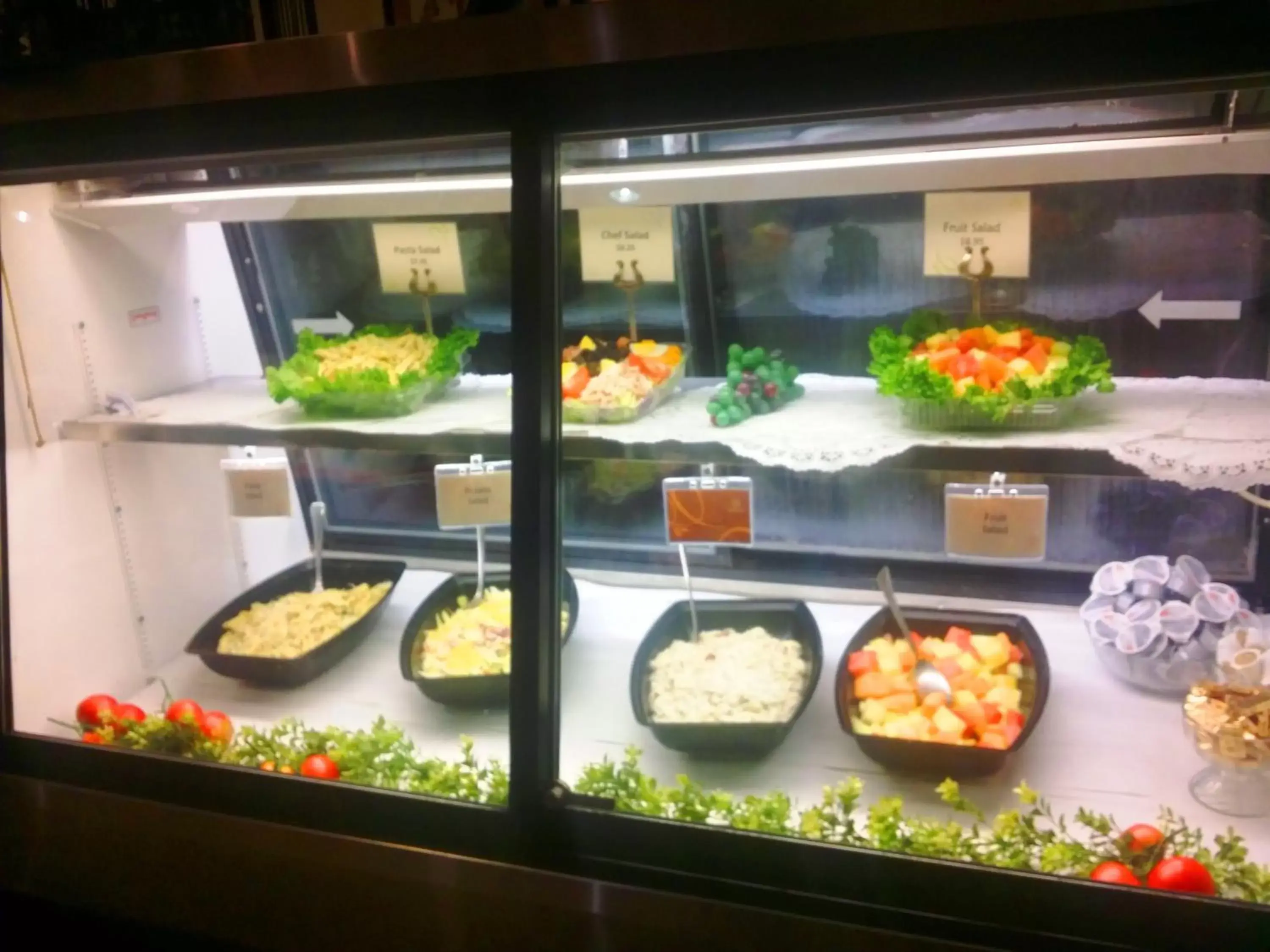 Food and drinks in Anaheim Majestic Garden Hotel Food and drinks in Anaheim Majestic Garden Hotel