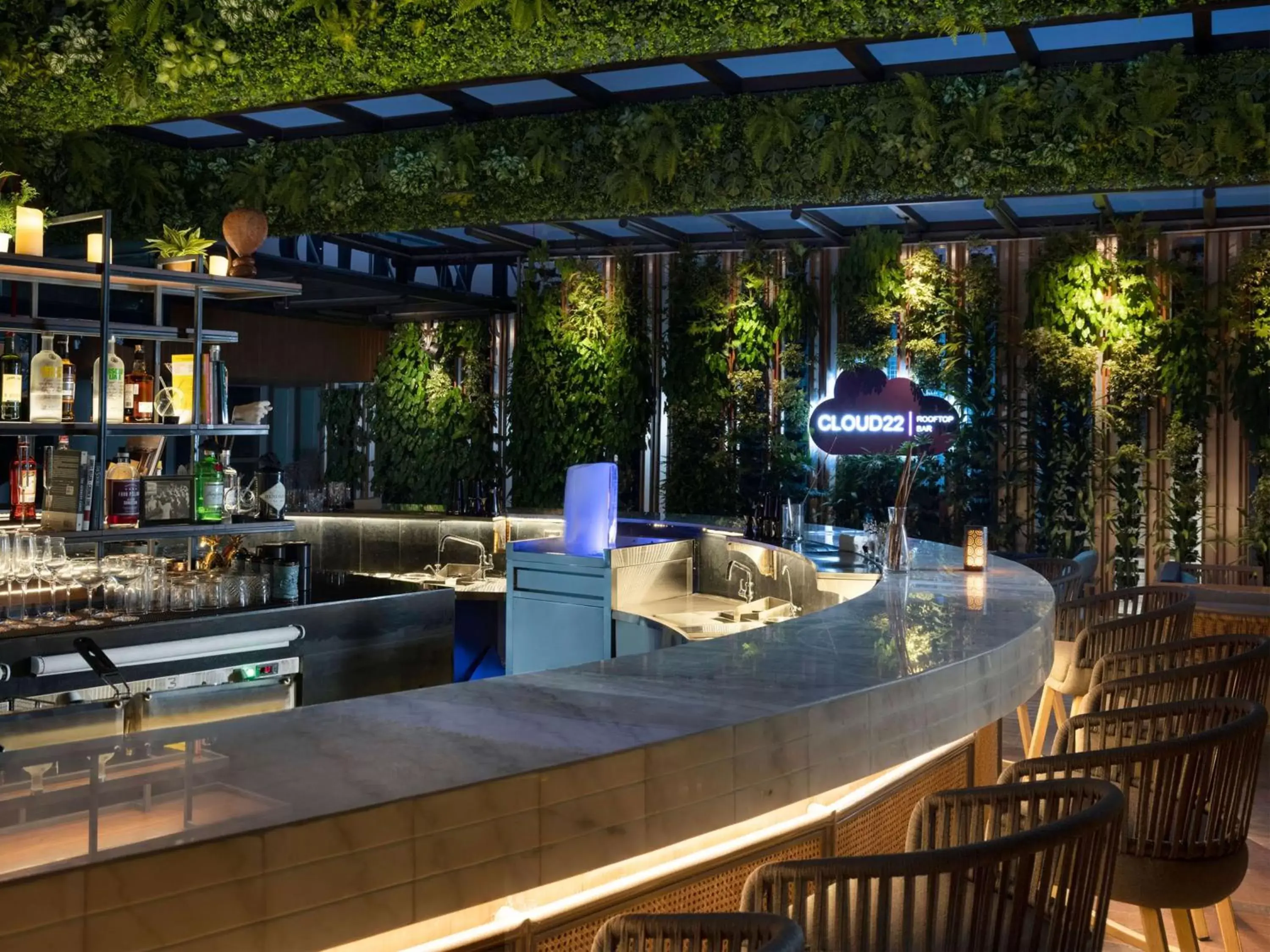 Lounge or bar in DoubleTree by Hilton Surabaya Lounge or bar in DoubleTree by Hilton Surabaya