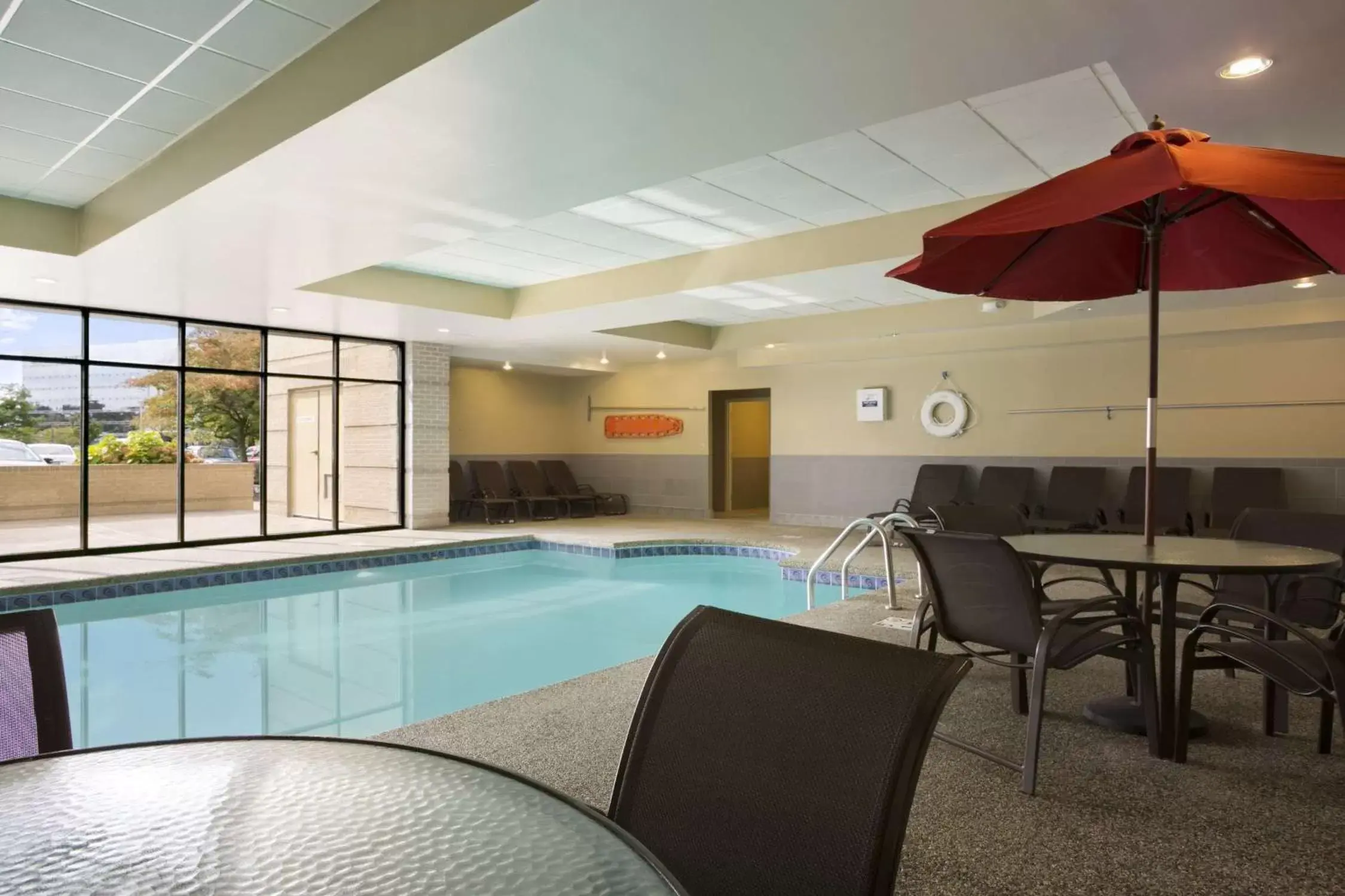 Pool view, Swimming Pool in Embassy Suites Cleveland - Beachwood