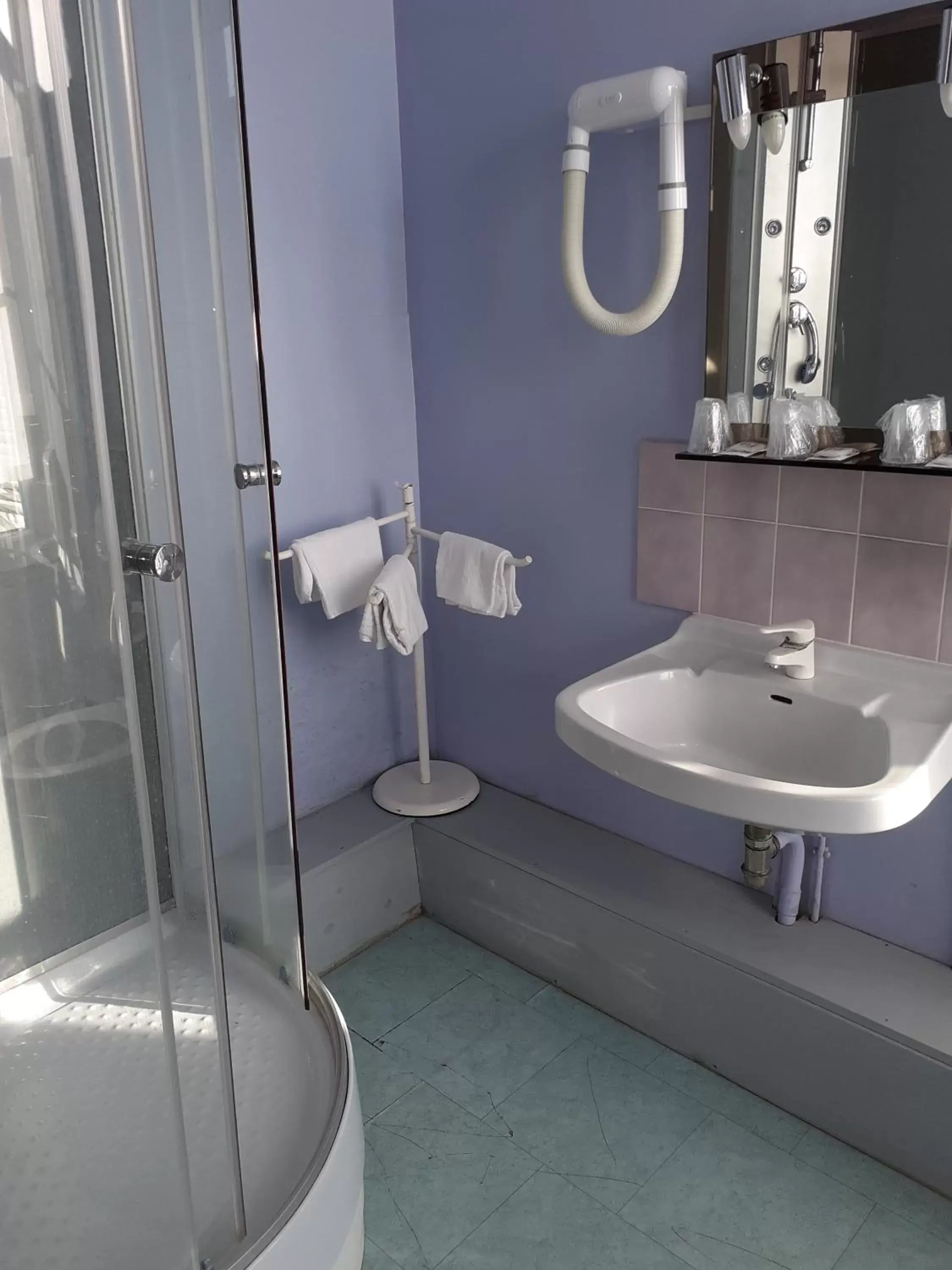 Bathroom in Hotel du chateau blanc