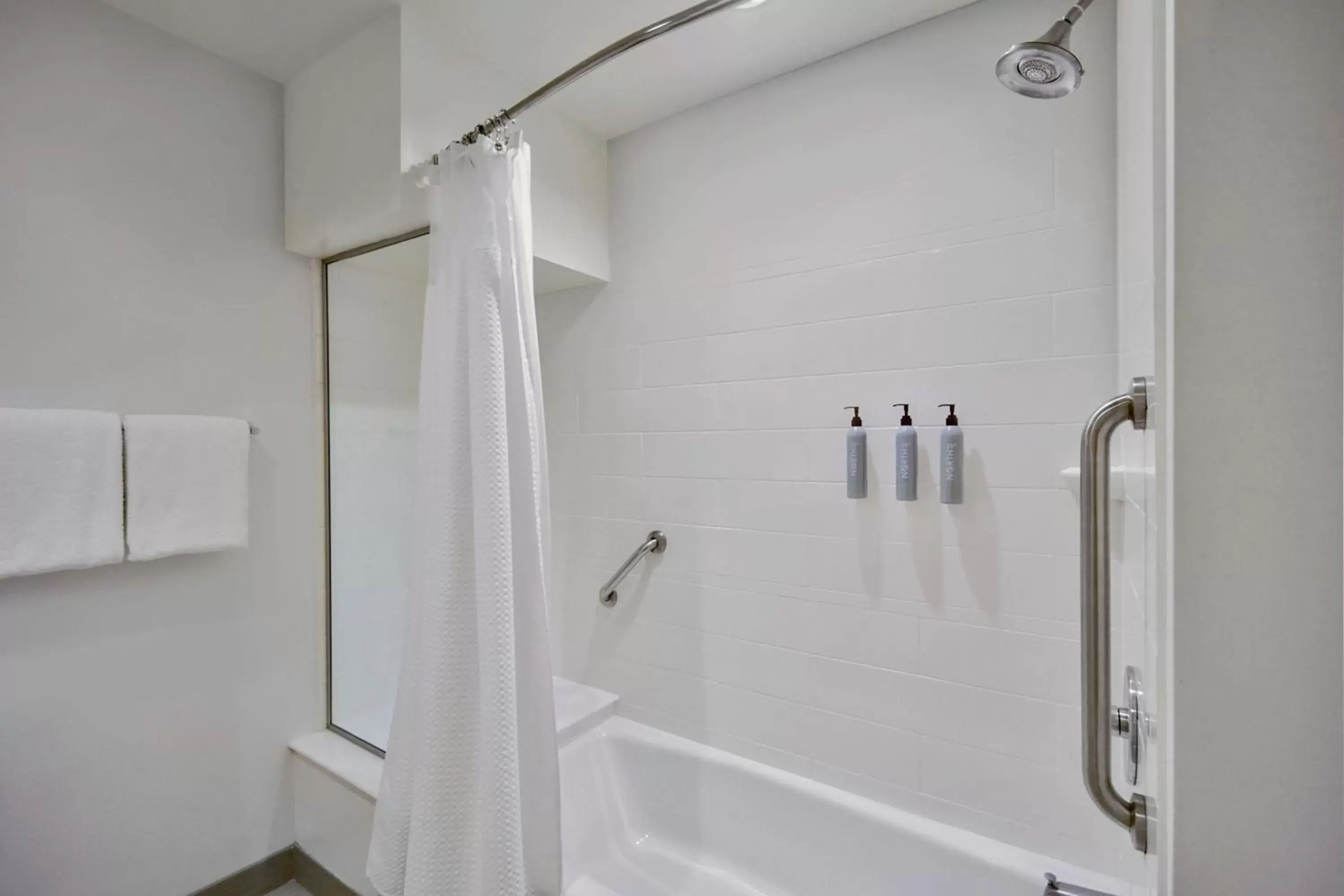 Bathroom in Courtyard by Marriott Nashville Green Hills