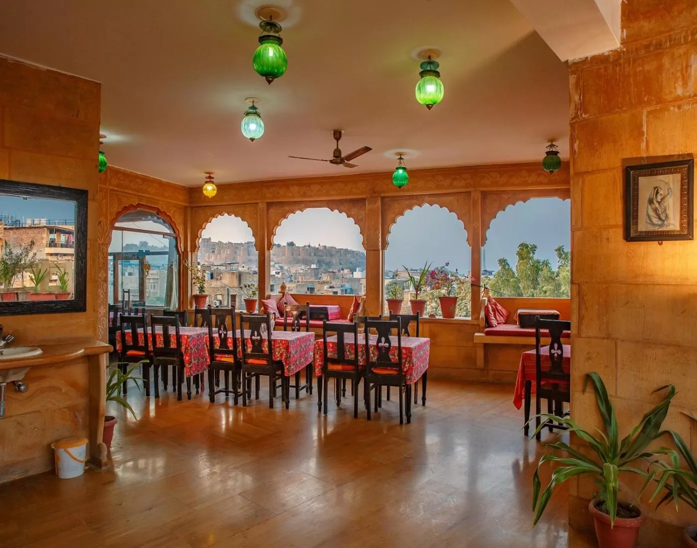Restaurant/places to eat in Hotel Lal Garh Fort And Palace