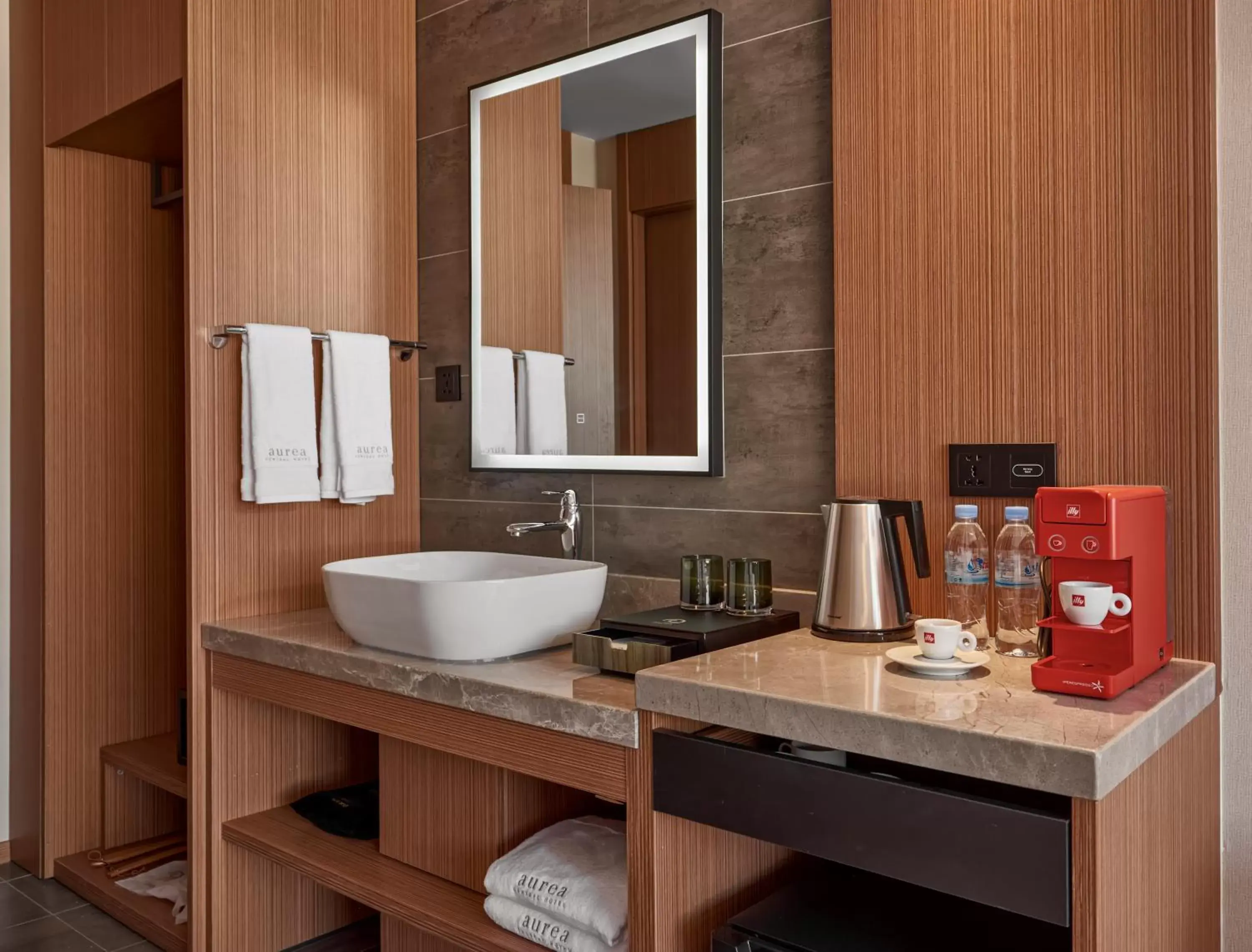 Bathroom in Aurea Central Hotel