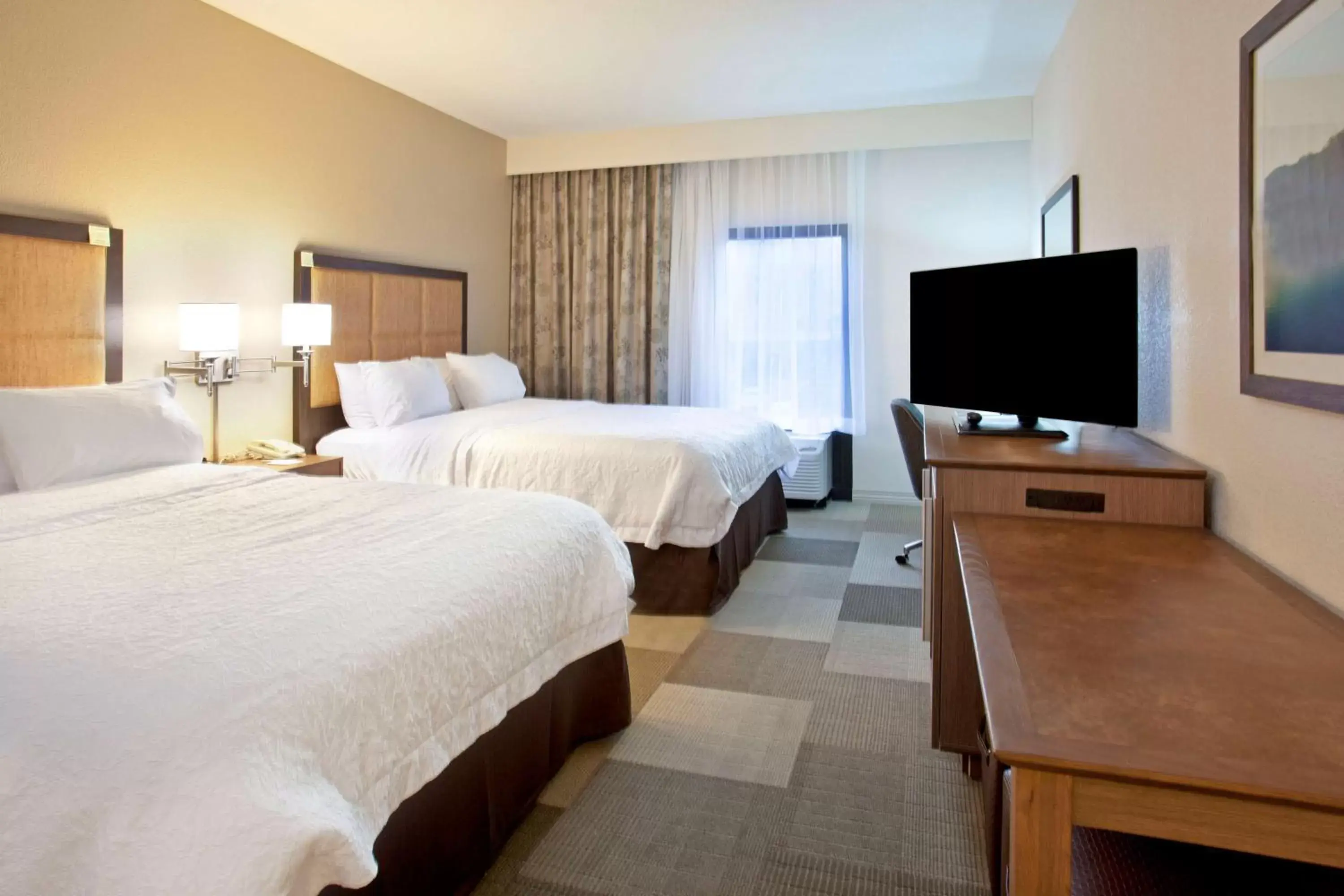 Bed in Hampton Inn & Suites Nashville-Smyrna