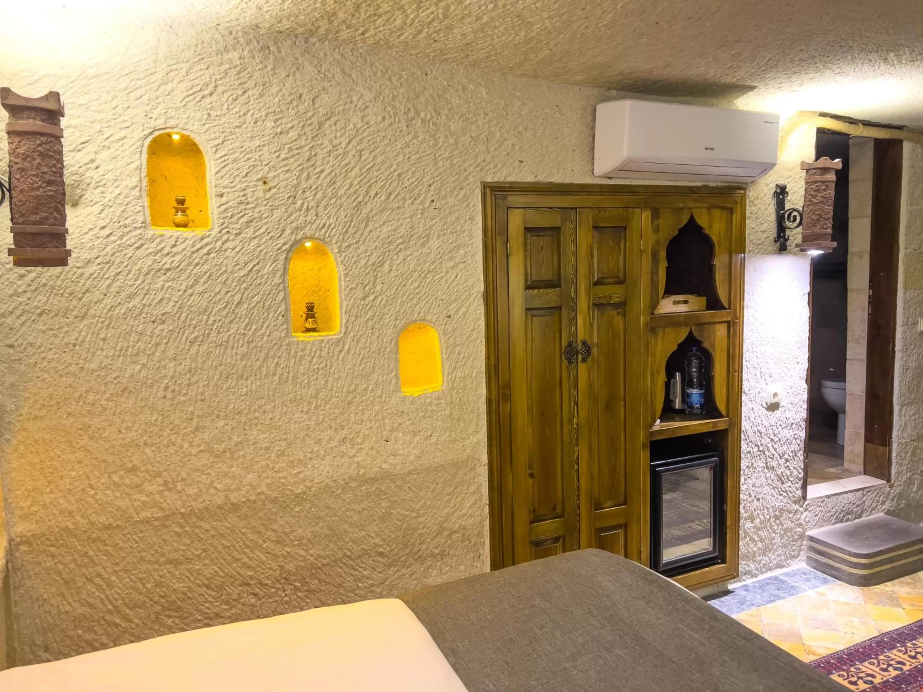 View (from property/room), Bed in Local Cave House