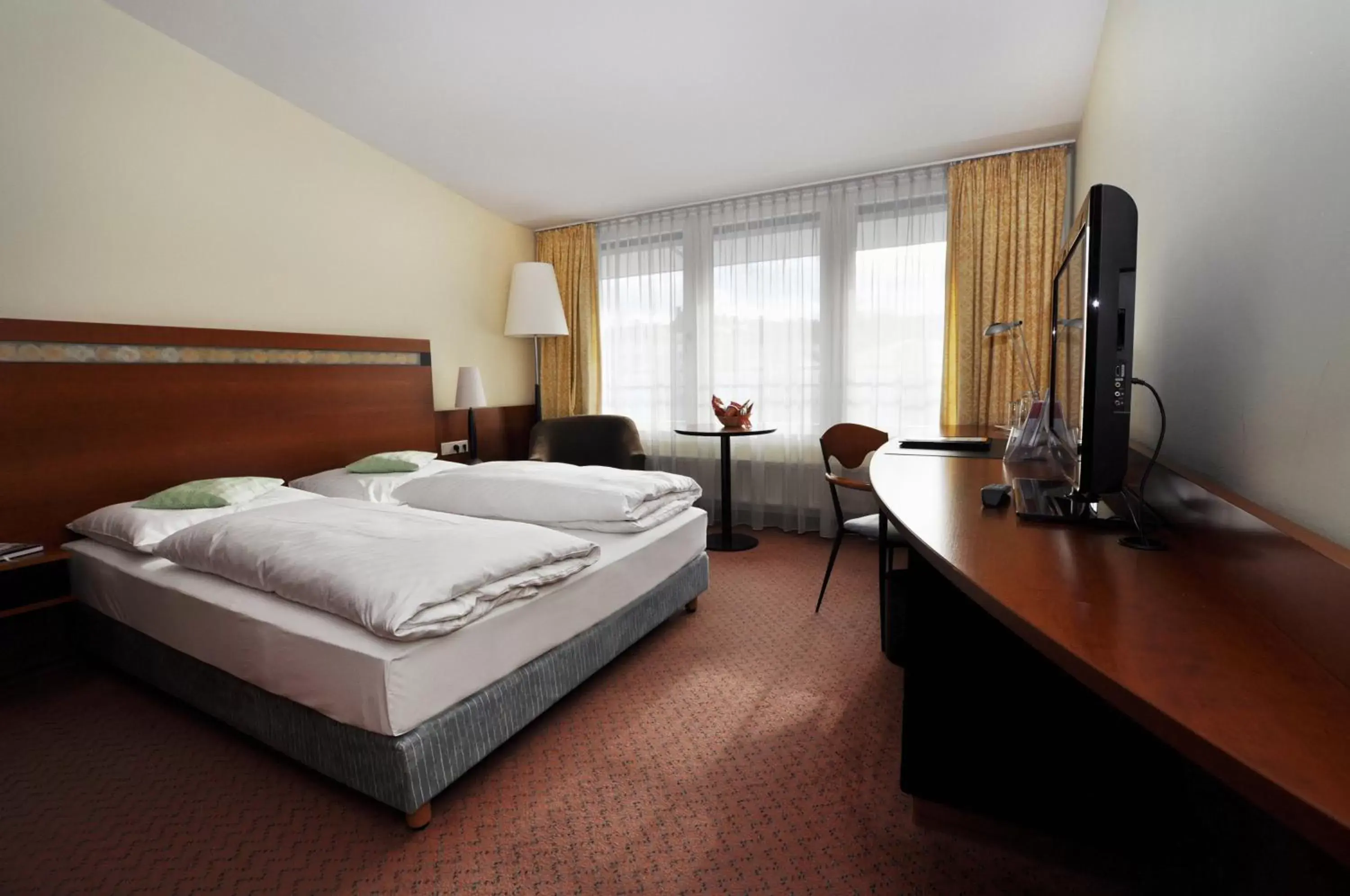 Photo of the whole room, Bed in Hansa Apart-Hotel Regensburg