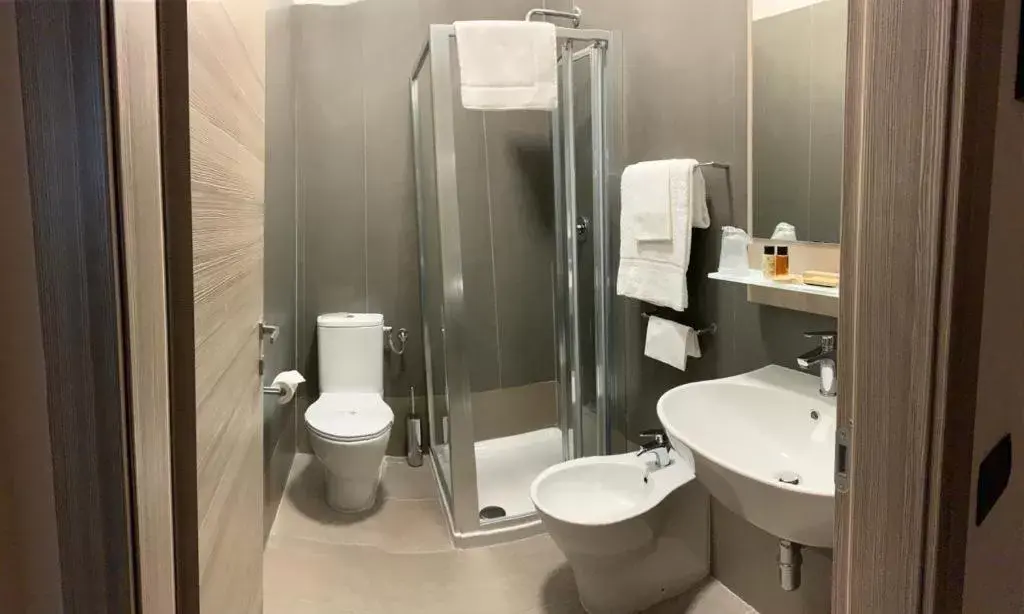 Bathroom in Tiby Hotel