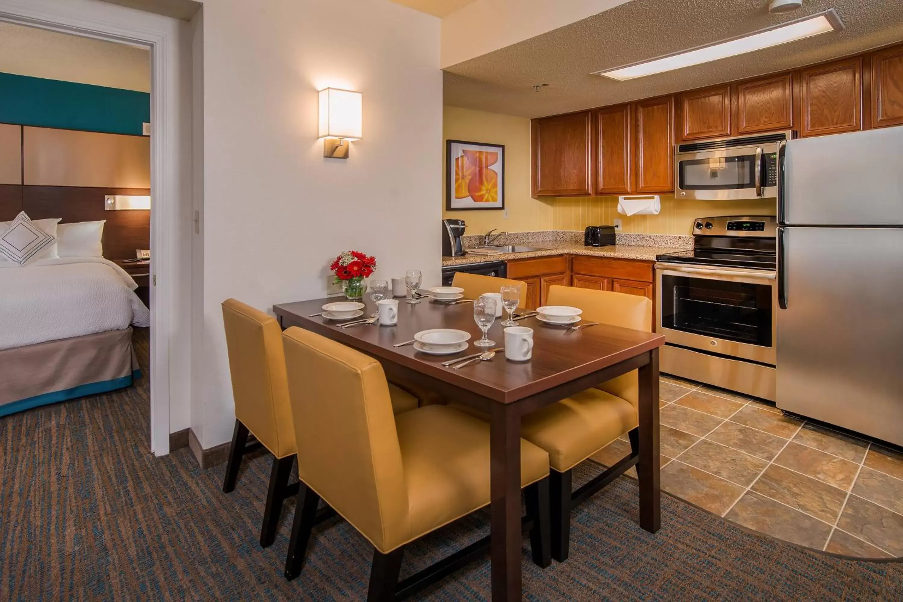 Bedroom, Dining Area in Residence Inn Arlington Rosslyn