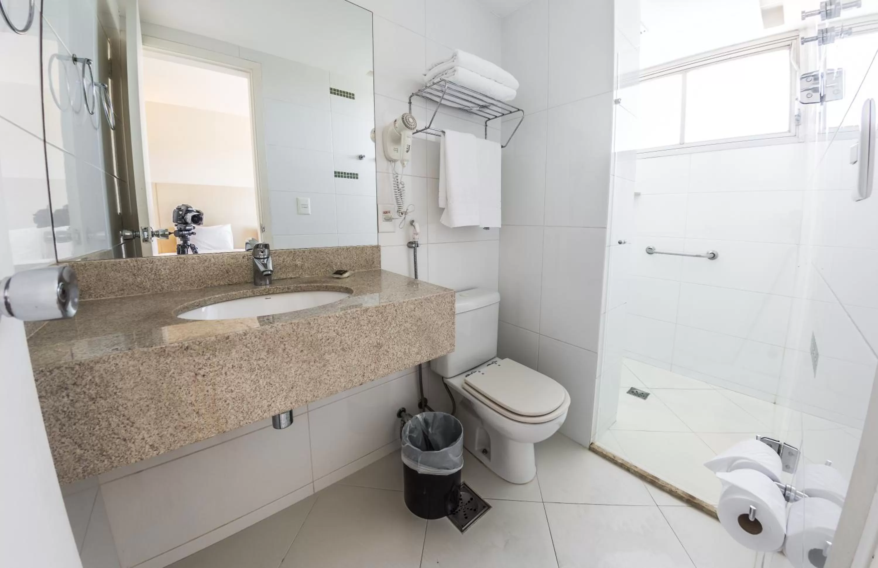 Shower in América Bittar Hotel