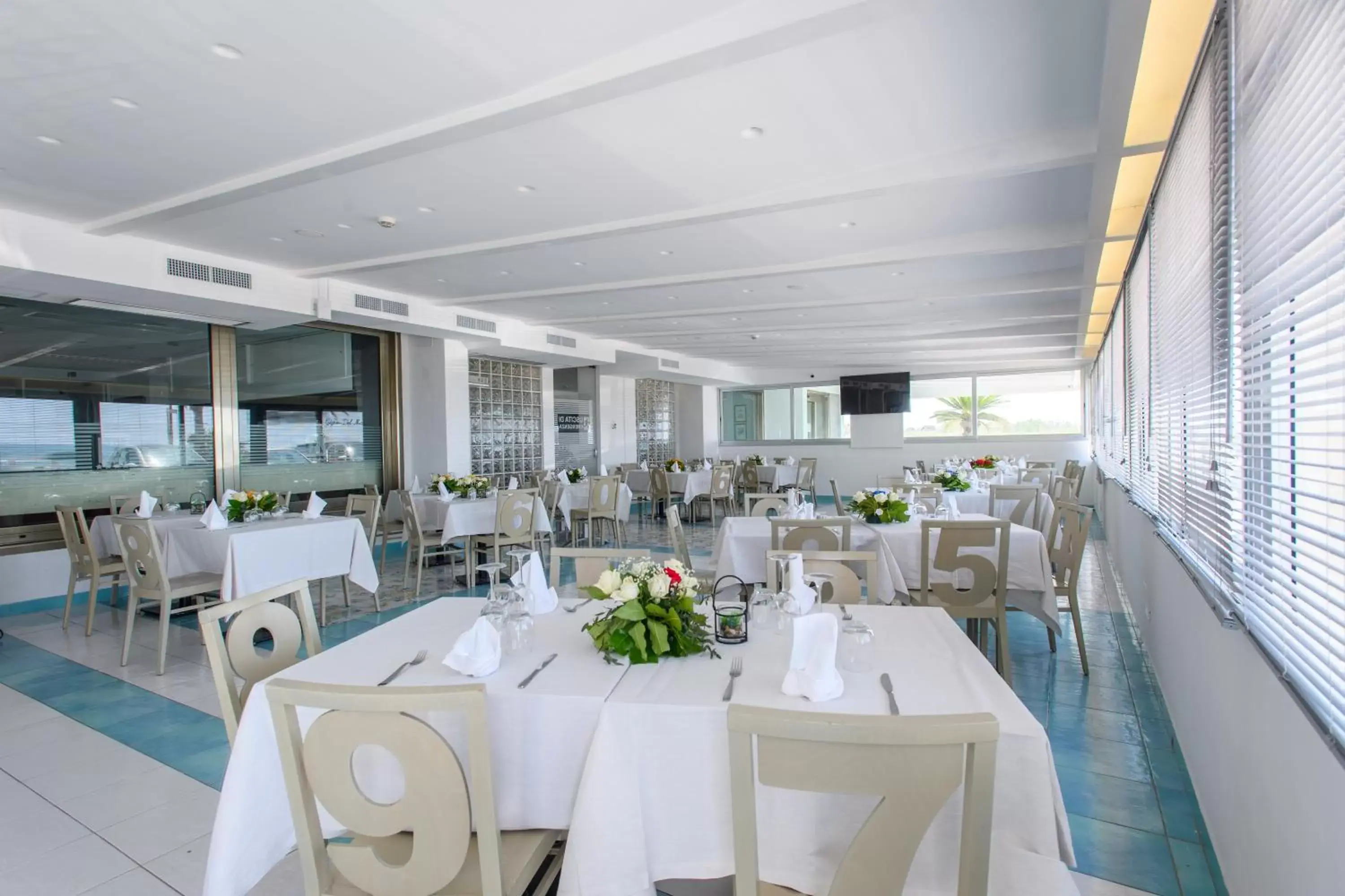 Restaurant/Places to Eat in Hotel Ancora