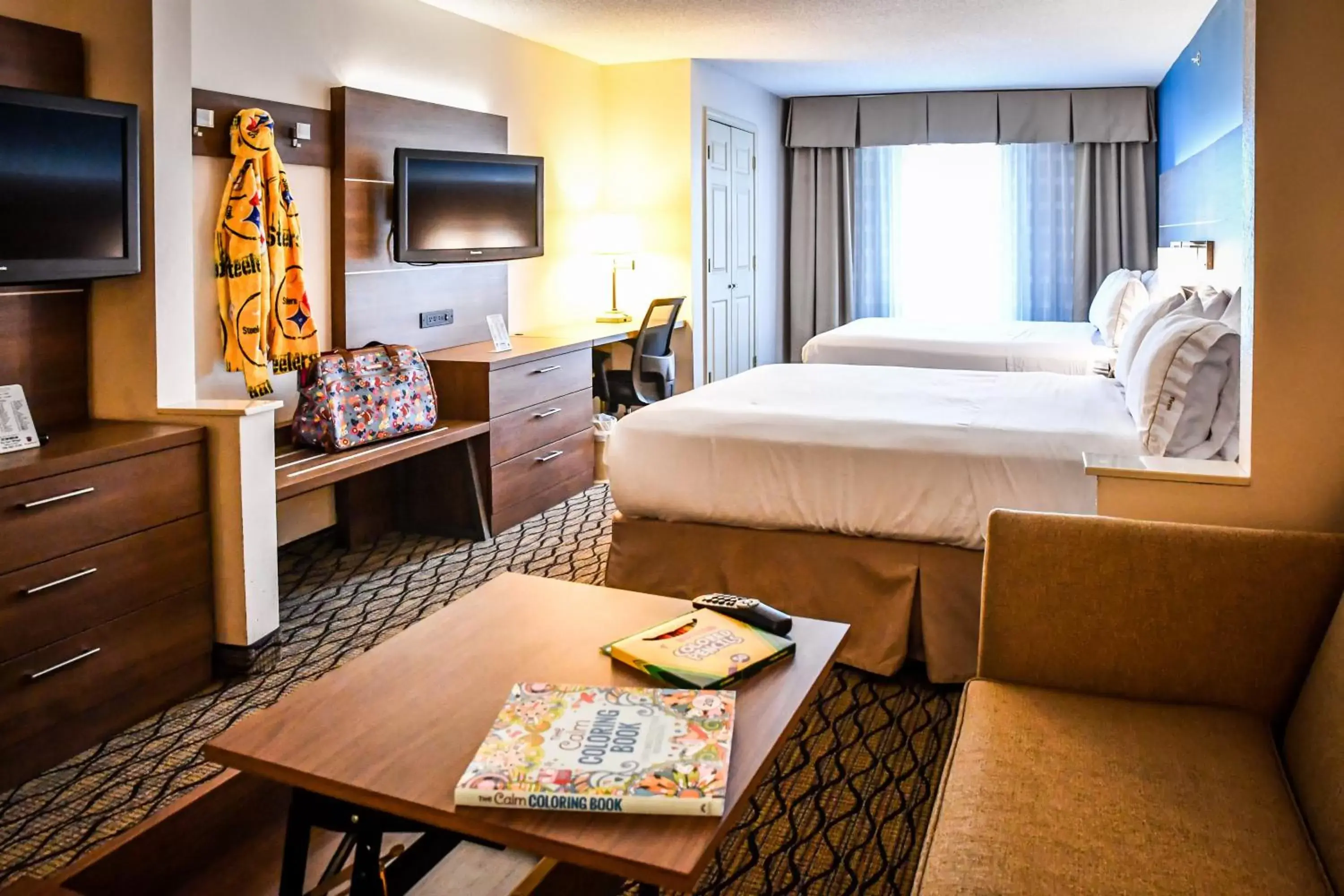 Photo of the whole room, Bed in Holiday Inn Express Hotel & Suites - Concord, an IHG Hotel