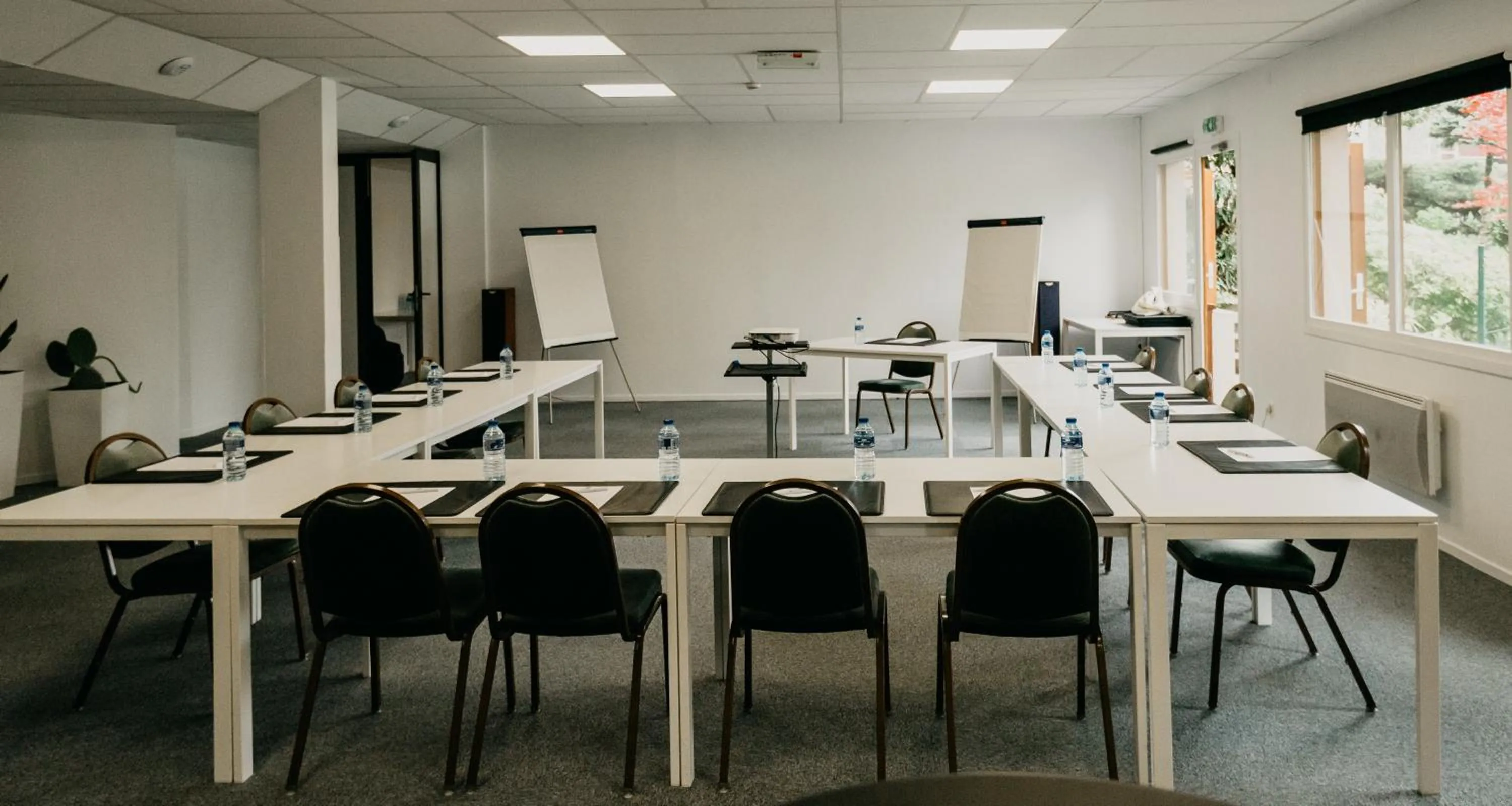 Meeting/conference room in Best Western Bridge Hotel Lyon East