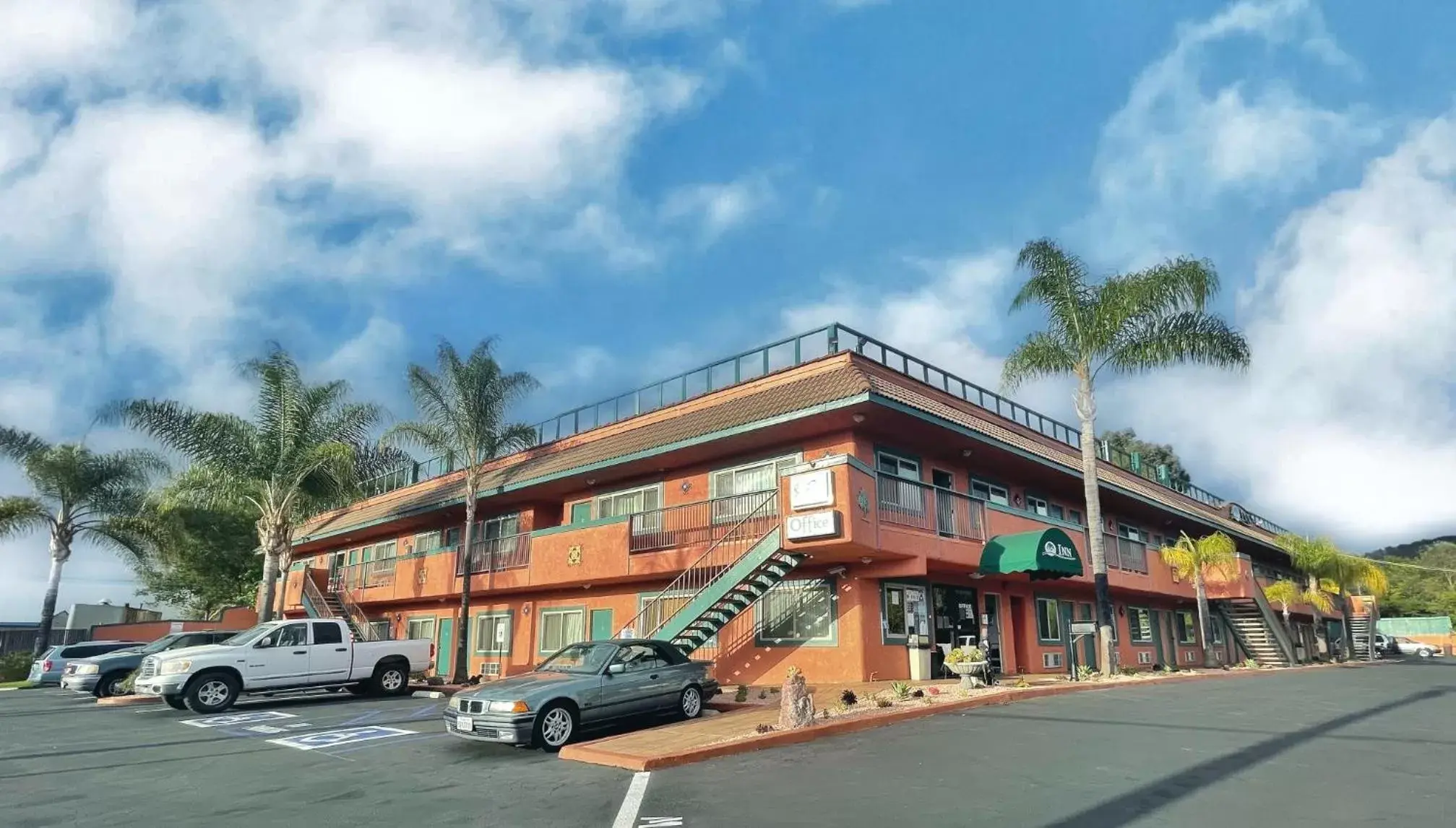 Property building in Oakridge Inn Property building in Oakridge Inn