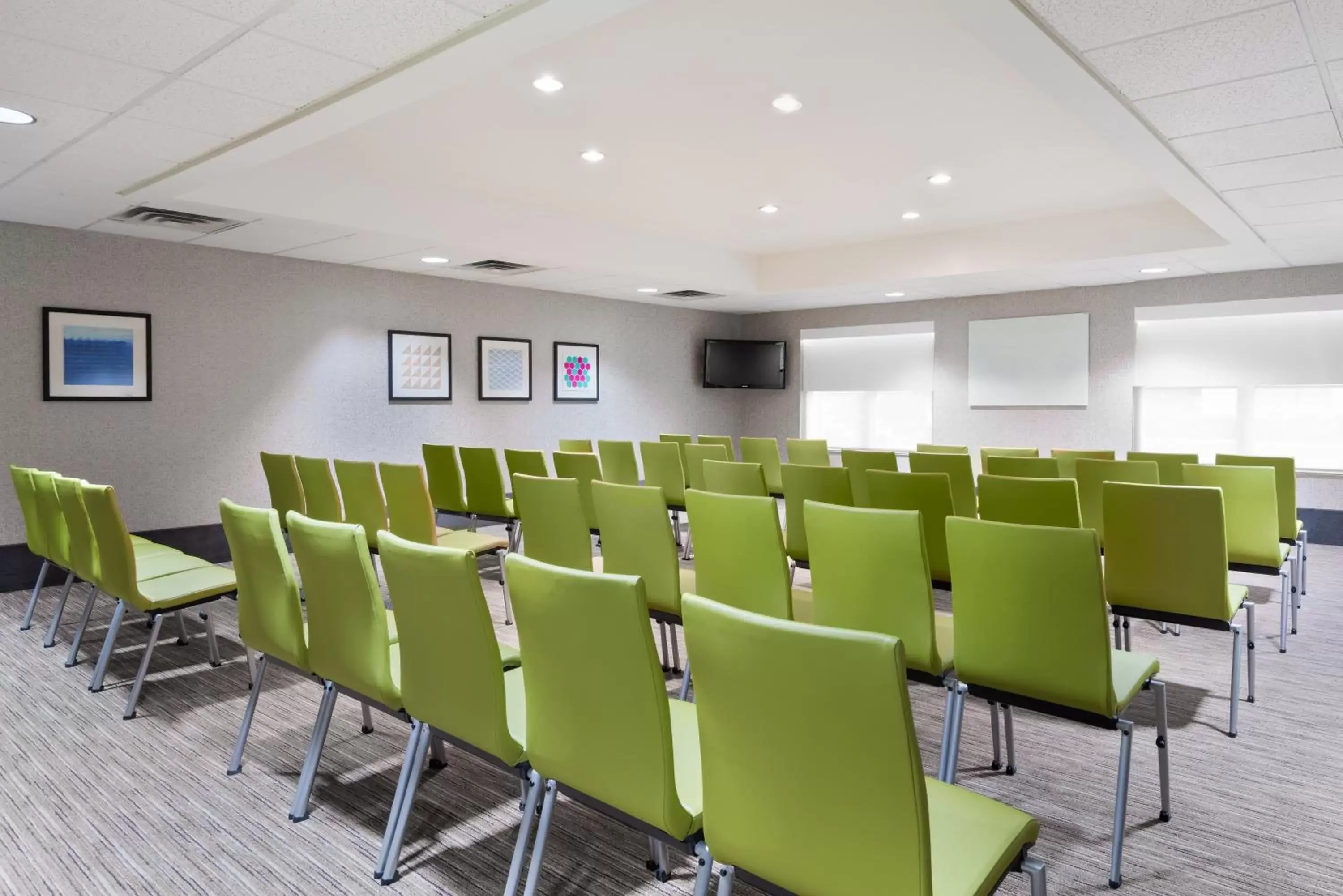 Meeting/conference room in Holiday Inn Express & Suites - Columbus Airport East, an IHG Hotel