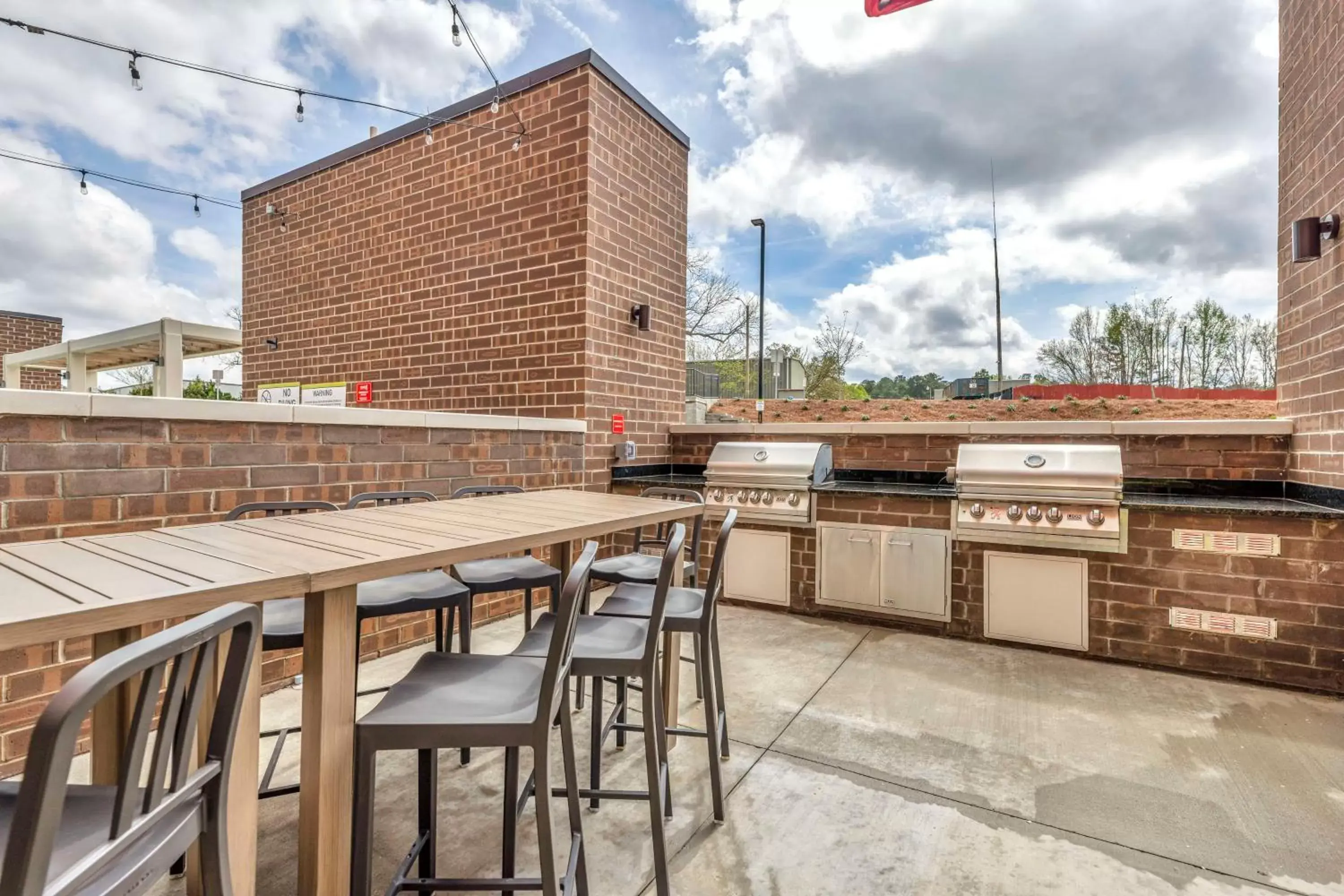 Patio in Home2 Suites By Hilton Raleigh State Arena