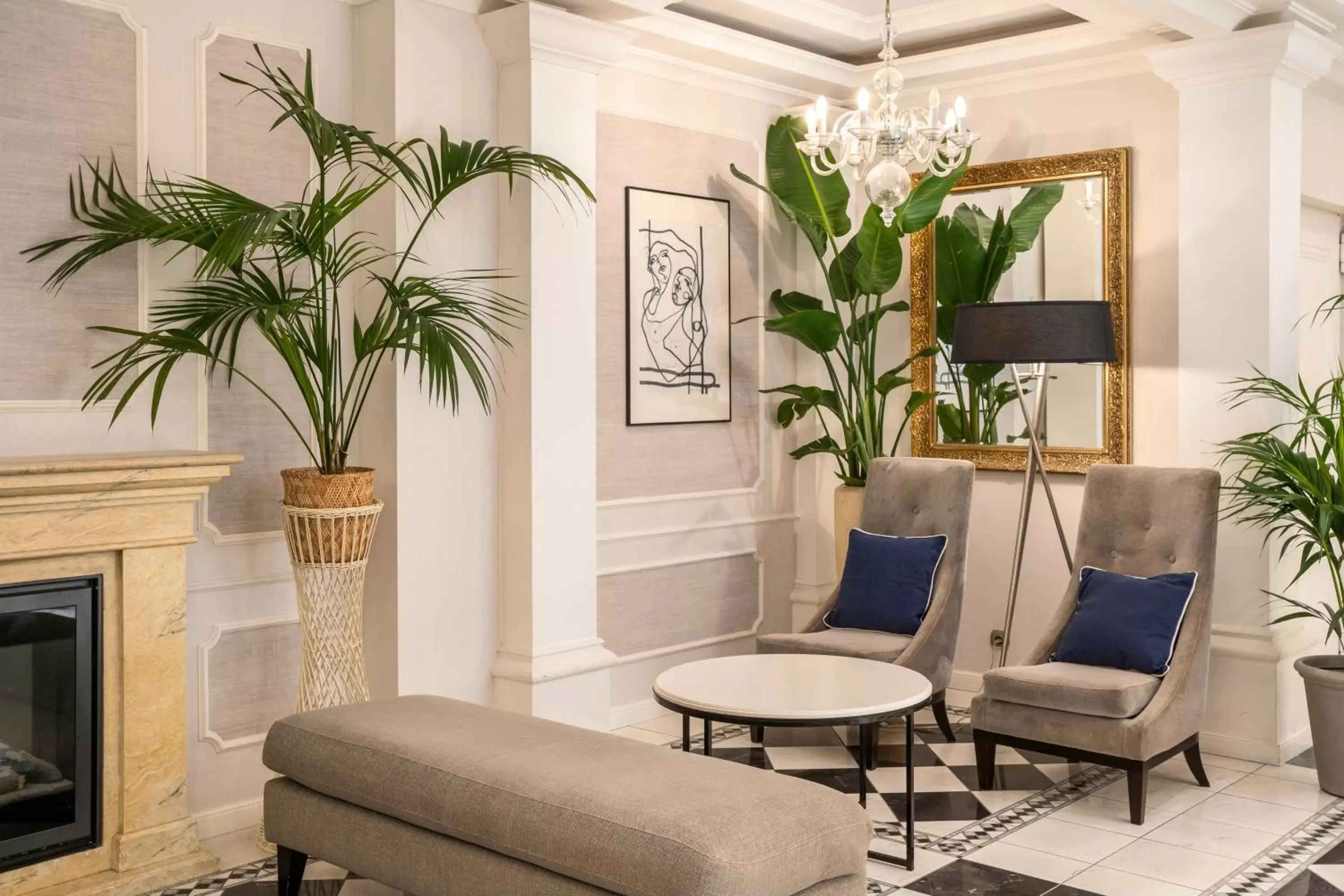 Lobby or reception, Seating Area in Queen's Court Hotel & Residence